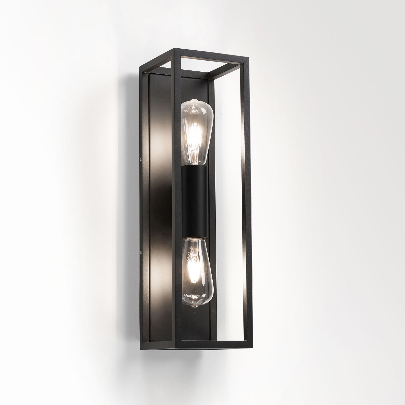 Display product Montur L O E27 B from manufacturer Deltalight