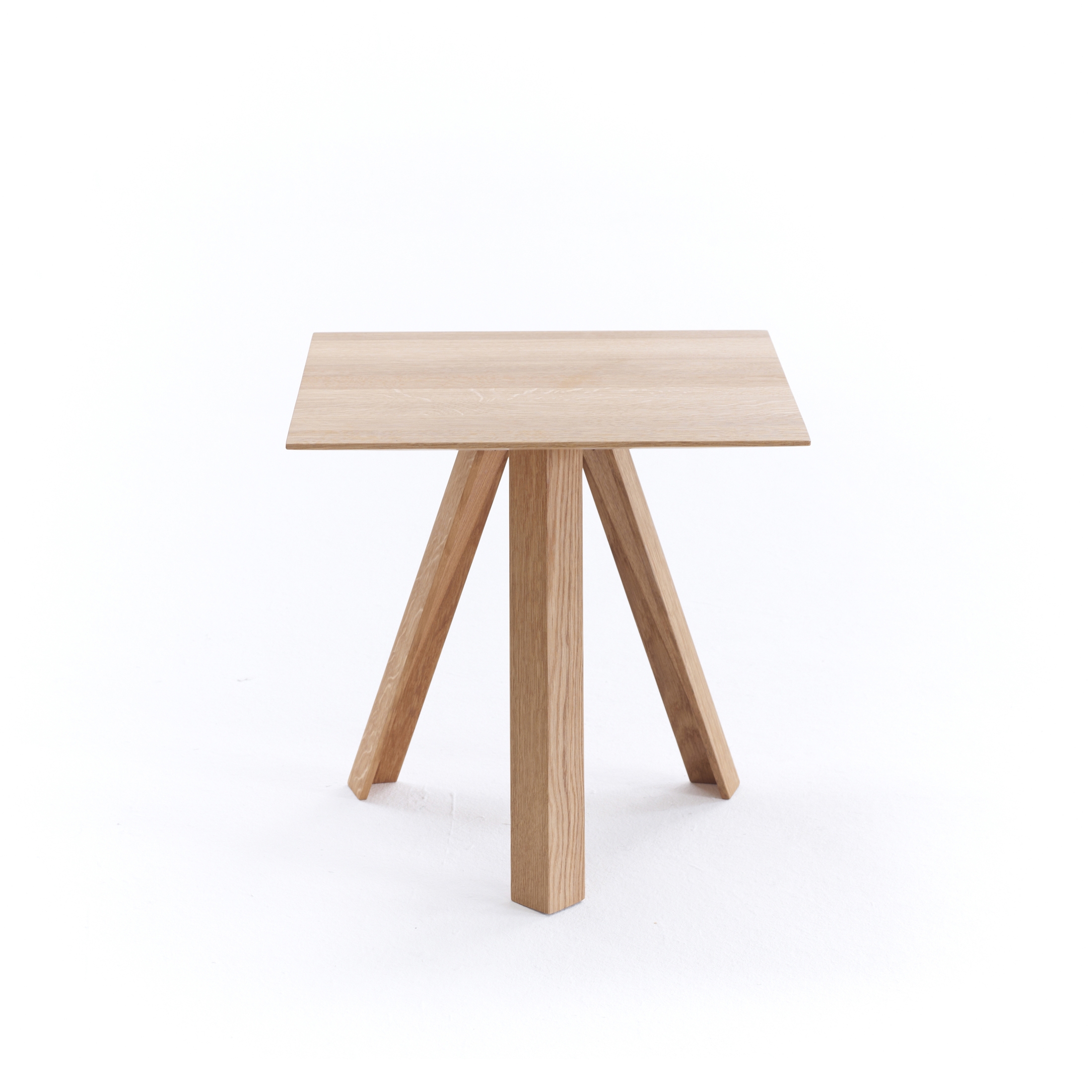 Display product Tre table from manufacturer Arco