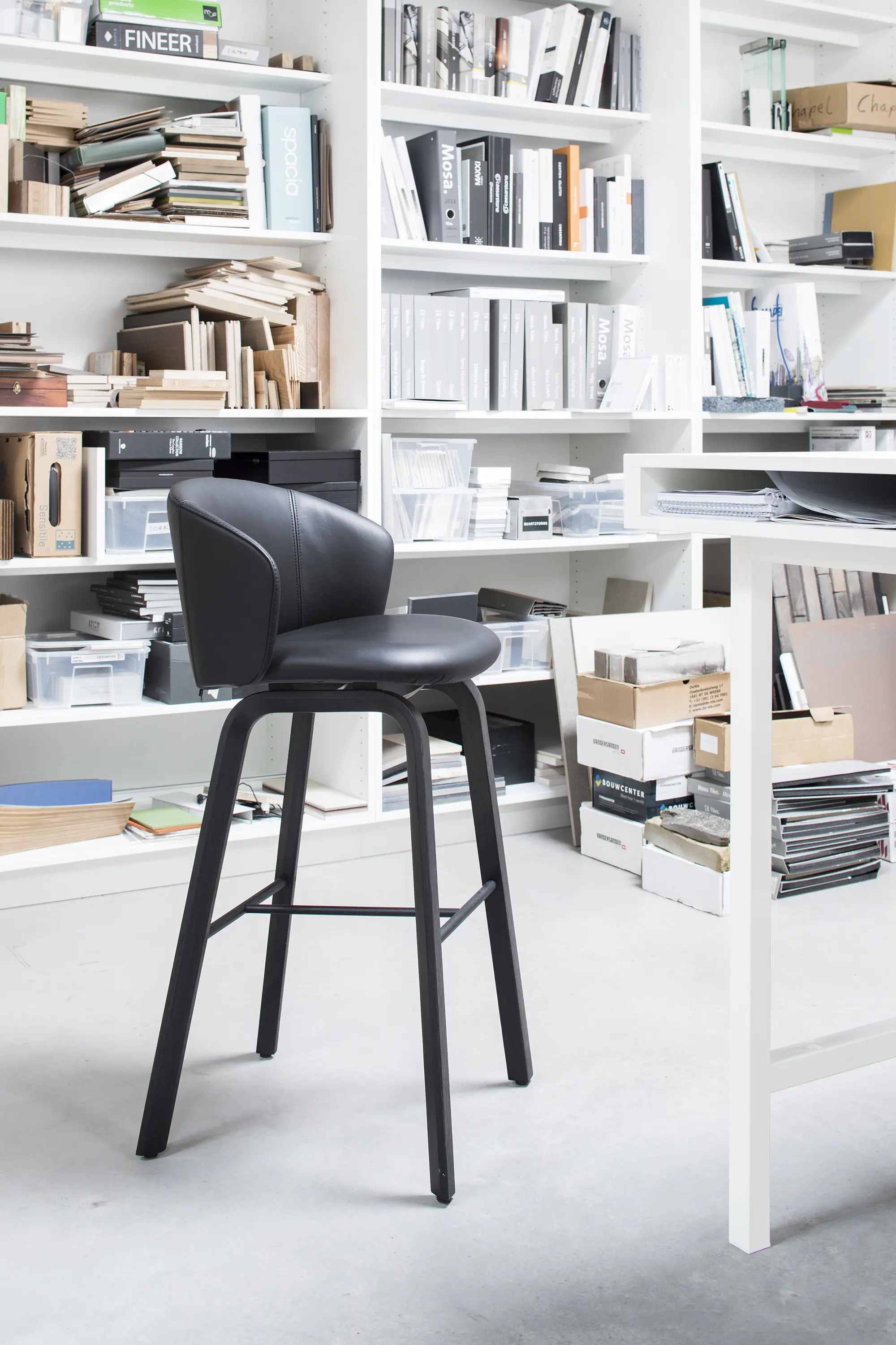 Arco - Close Barstool