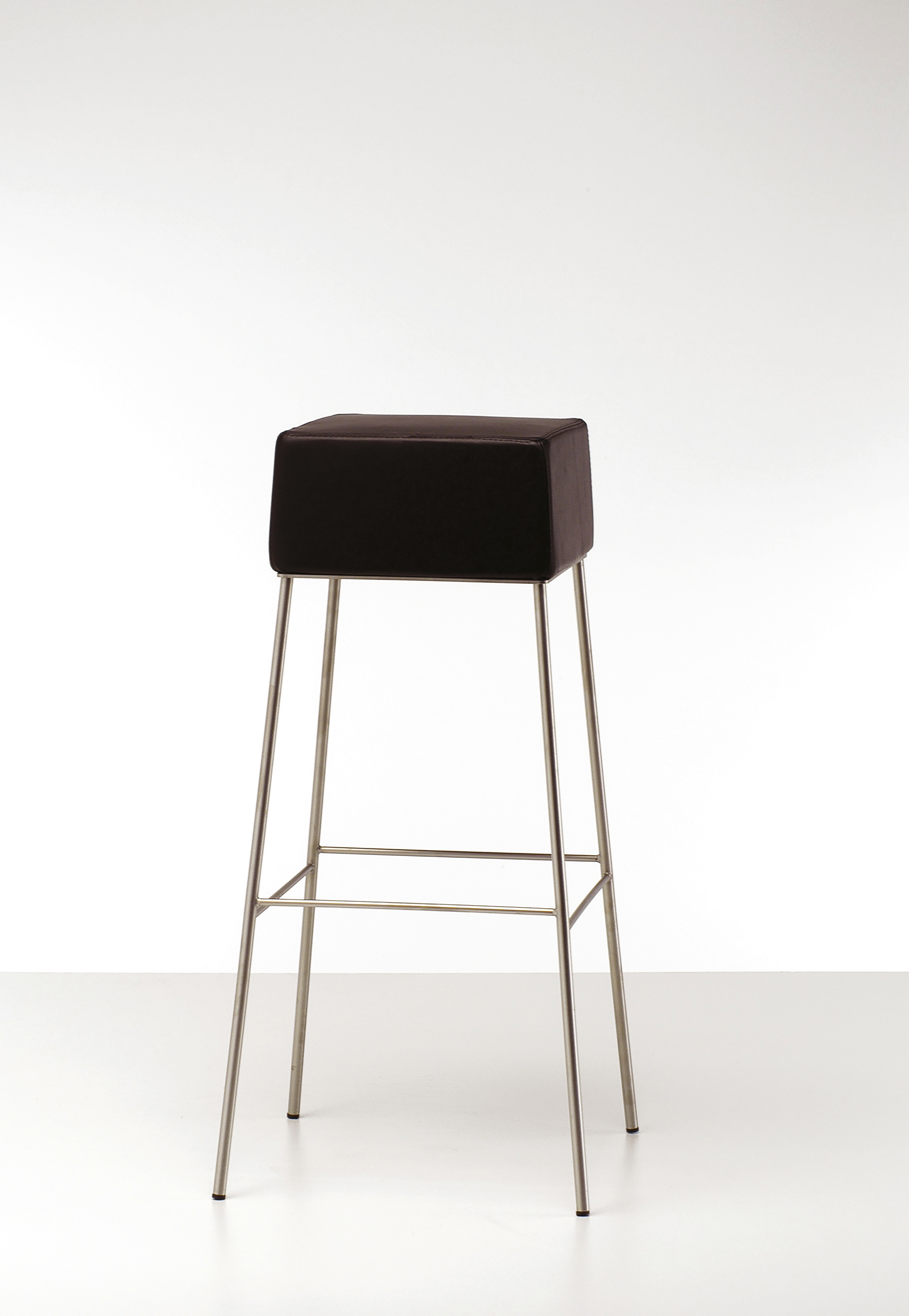 PAUSE BAR CHAIR HIGH - Bar stools from Magnus Olesen | Architonic