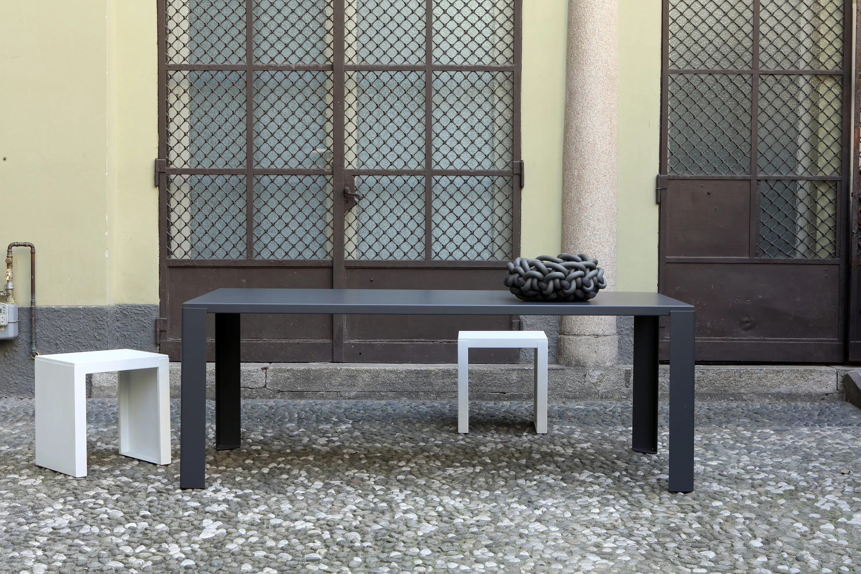 ZEUS - Big Irony Outdoor Table