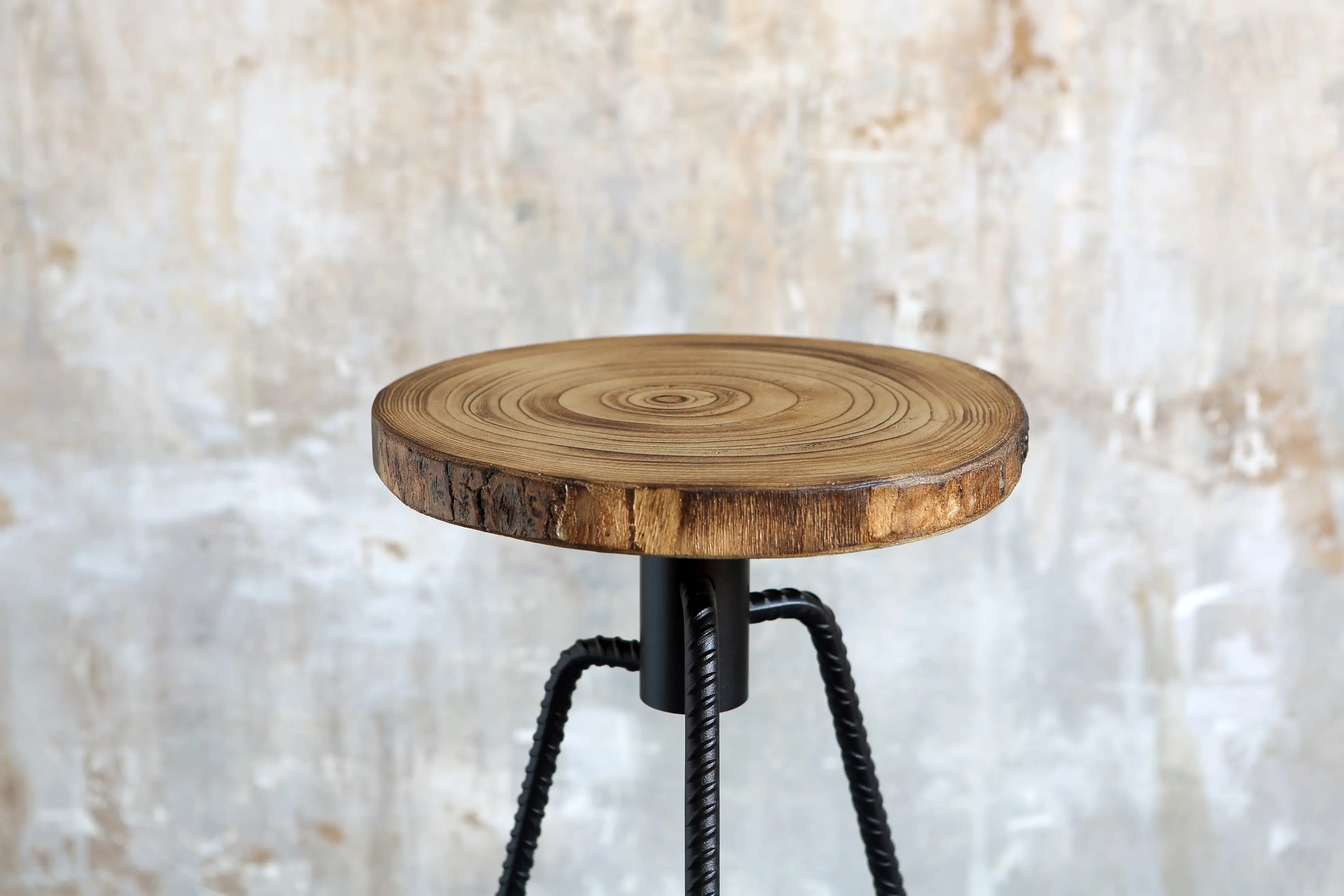 ZEUS - Nikita Barstool