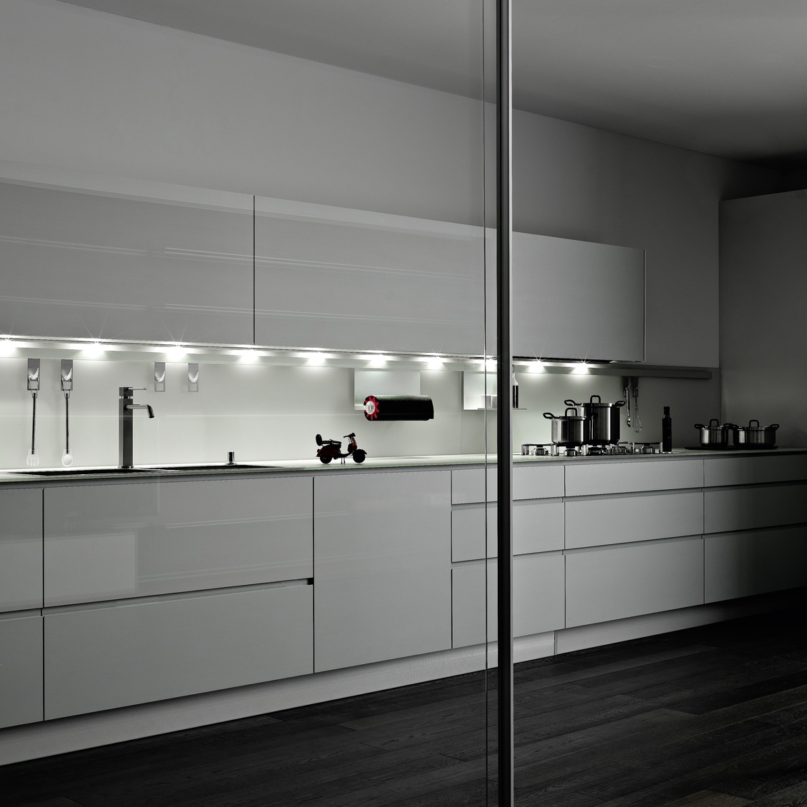 Display product Riciclantica | Alluminio White Lacquered from manufacturer Valcucine