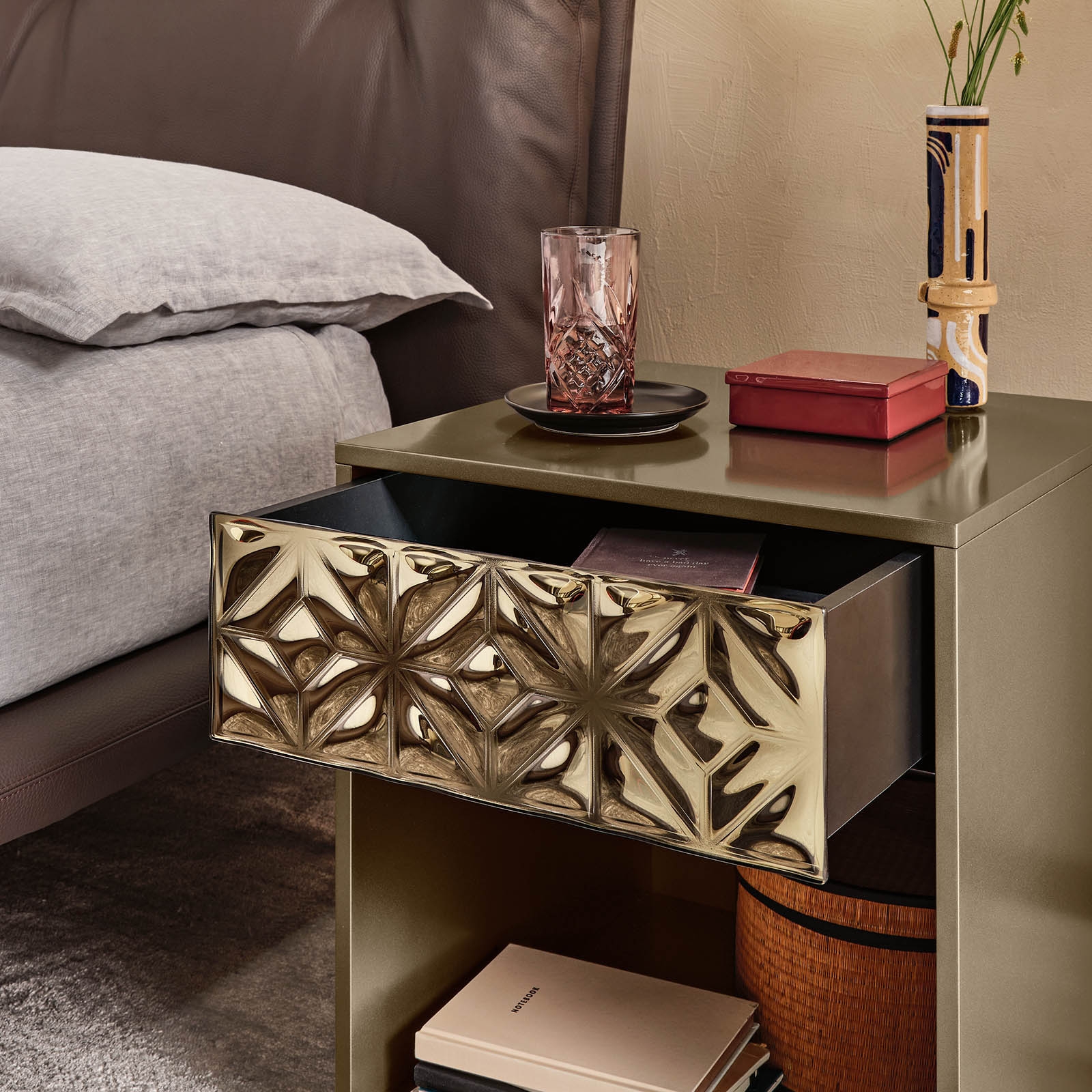 NIGHTSTANDS