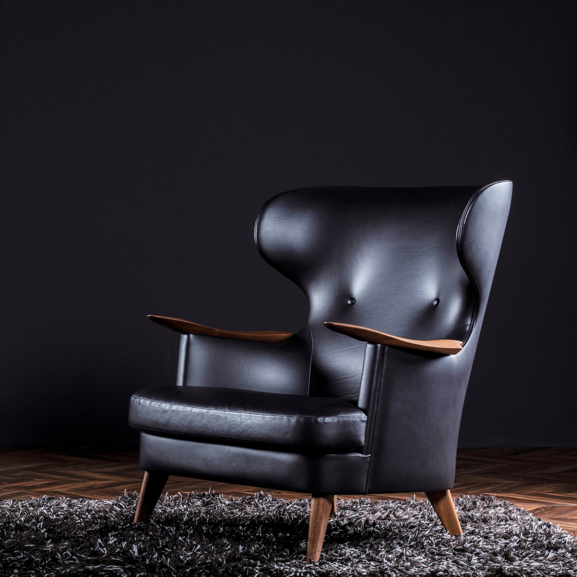 IE-03 Easy Chair