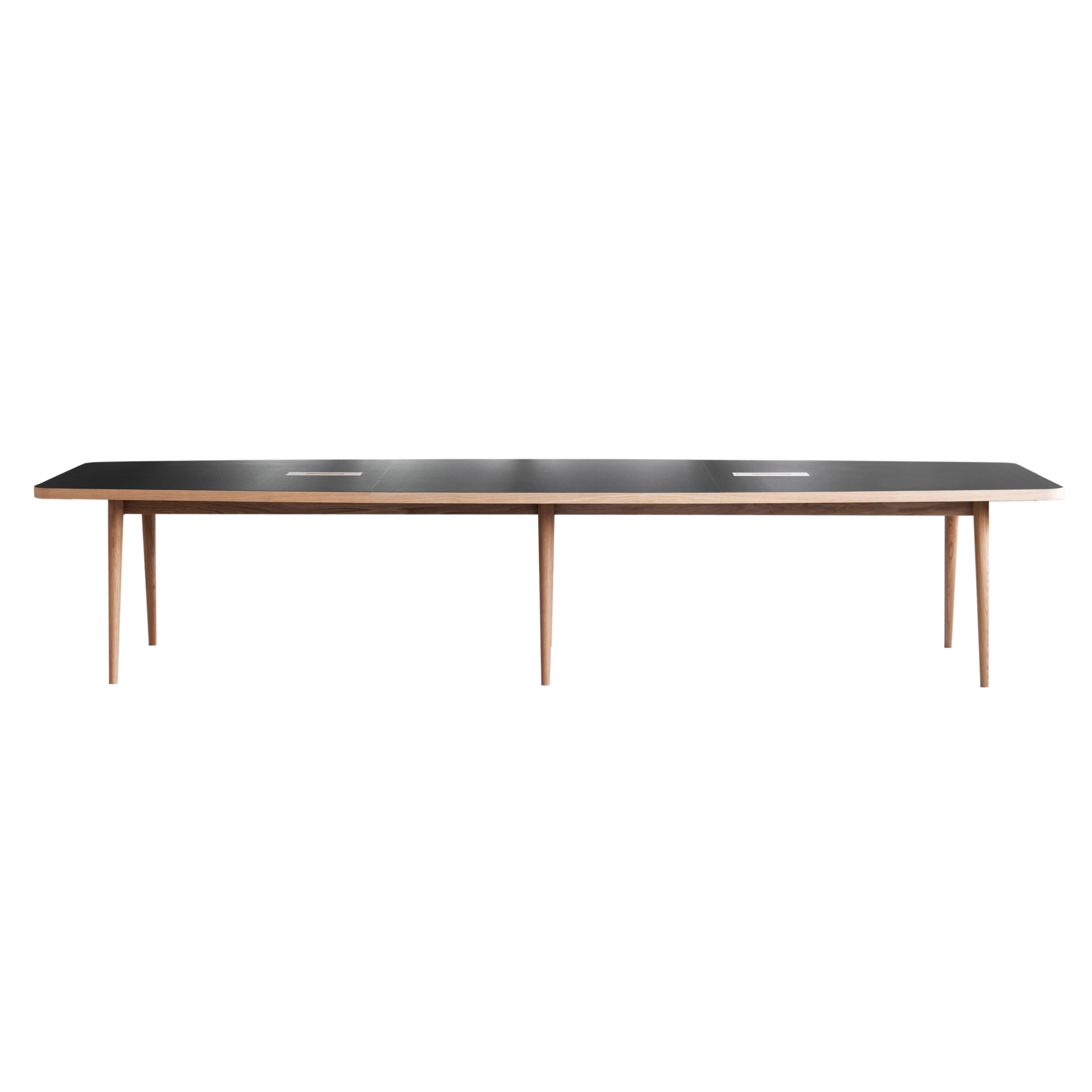 Display product FORUM meeting table from manufacturer Brodrene Andersen
