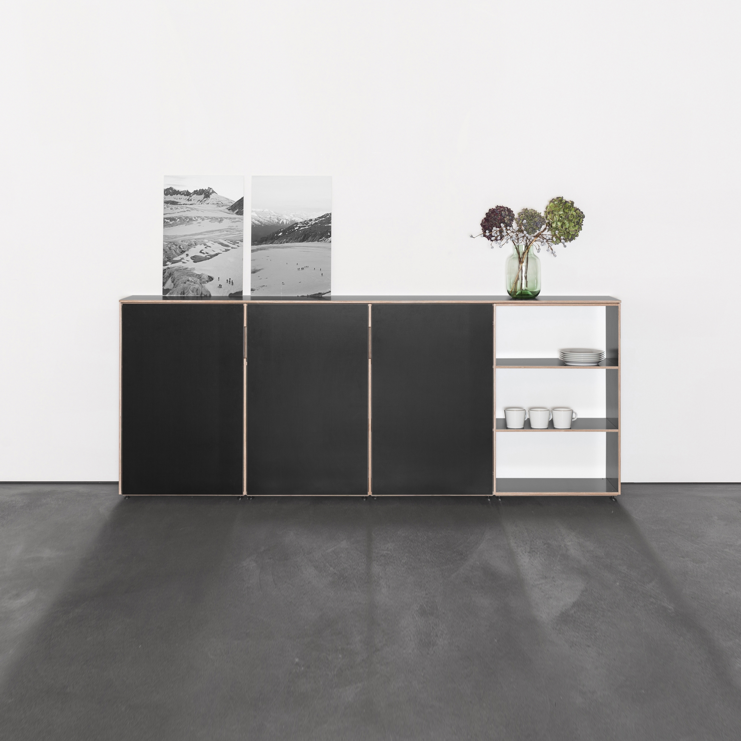 Display product METRUM customized shelf- and wardrobesystem from manufacturer Sanktjohanser