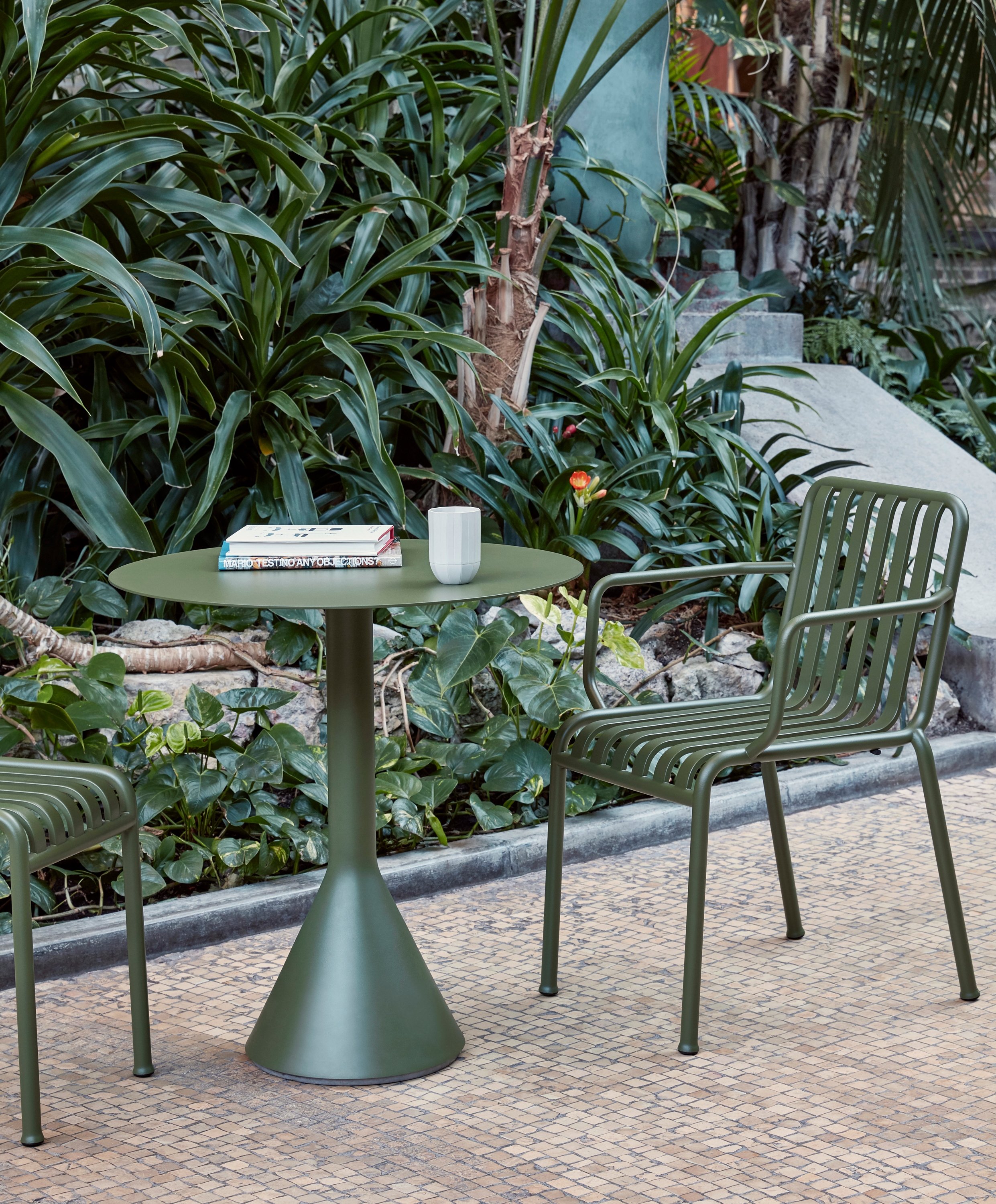 PALISSADE CONE TABLE - Bistro tables from HAY | Architonic