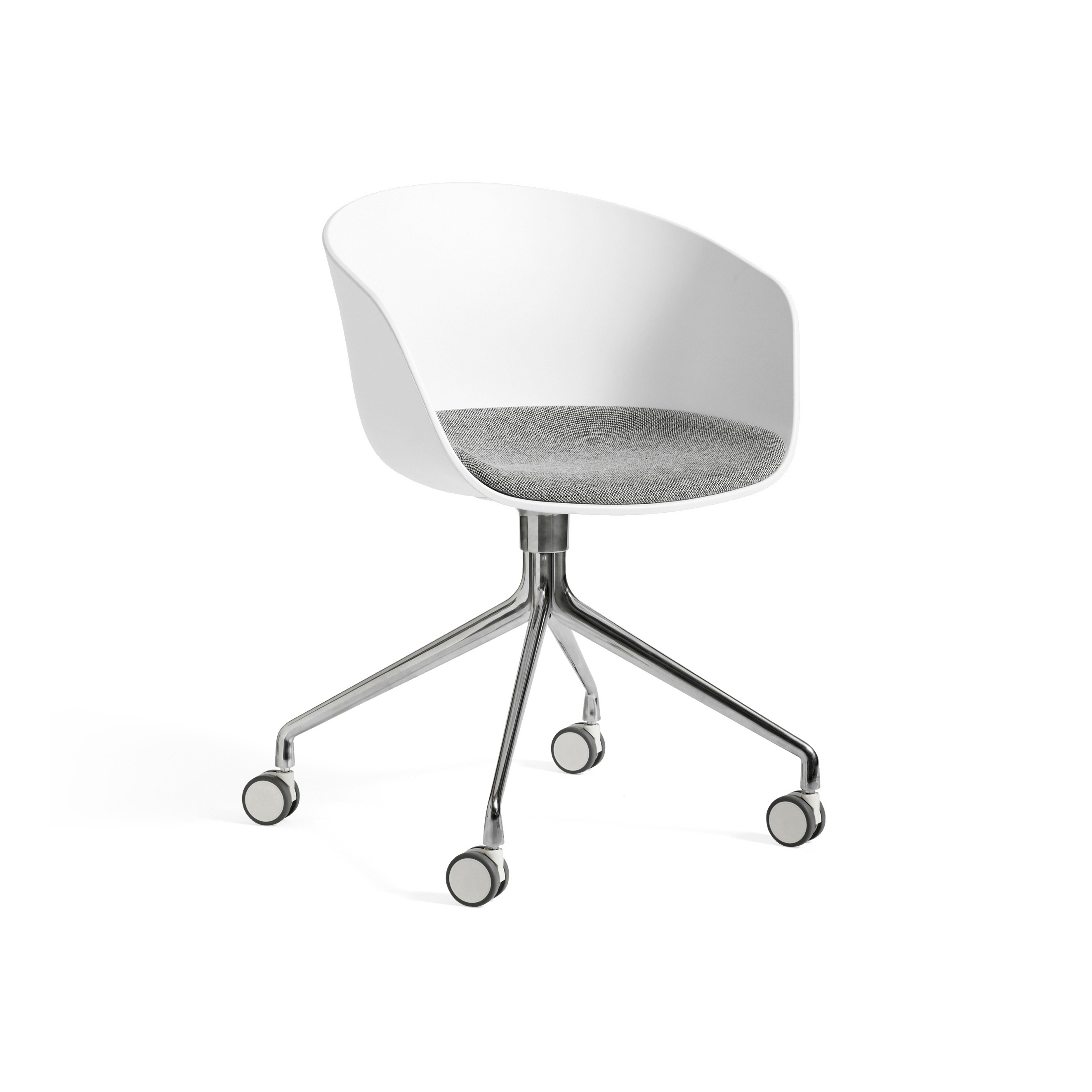 Vertoon produk About A Chair AAC24 van vervaardiger HAY