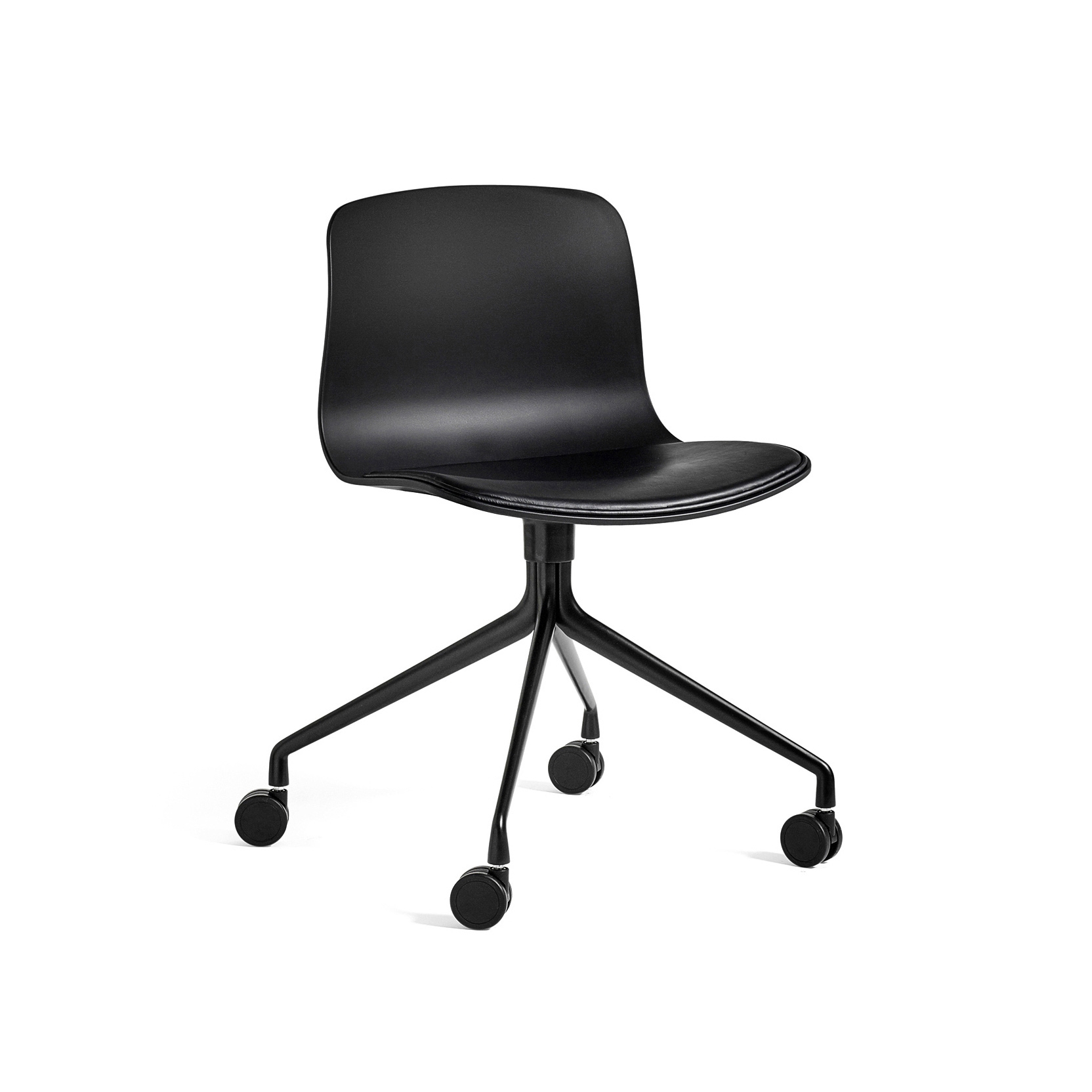 Vertoon produk About A Chair AAC14 van vervaardiger HAY
