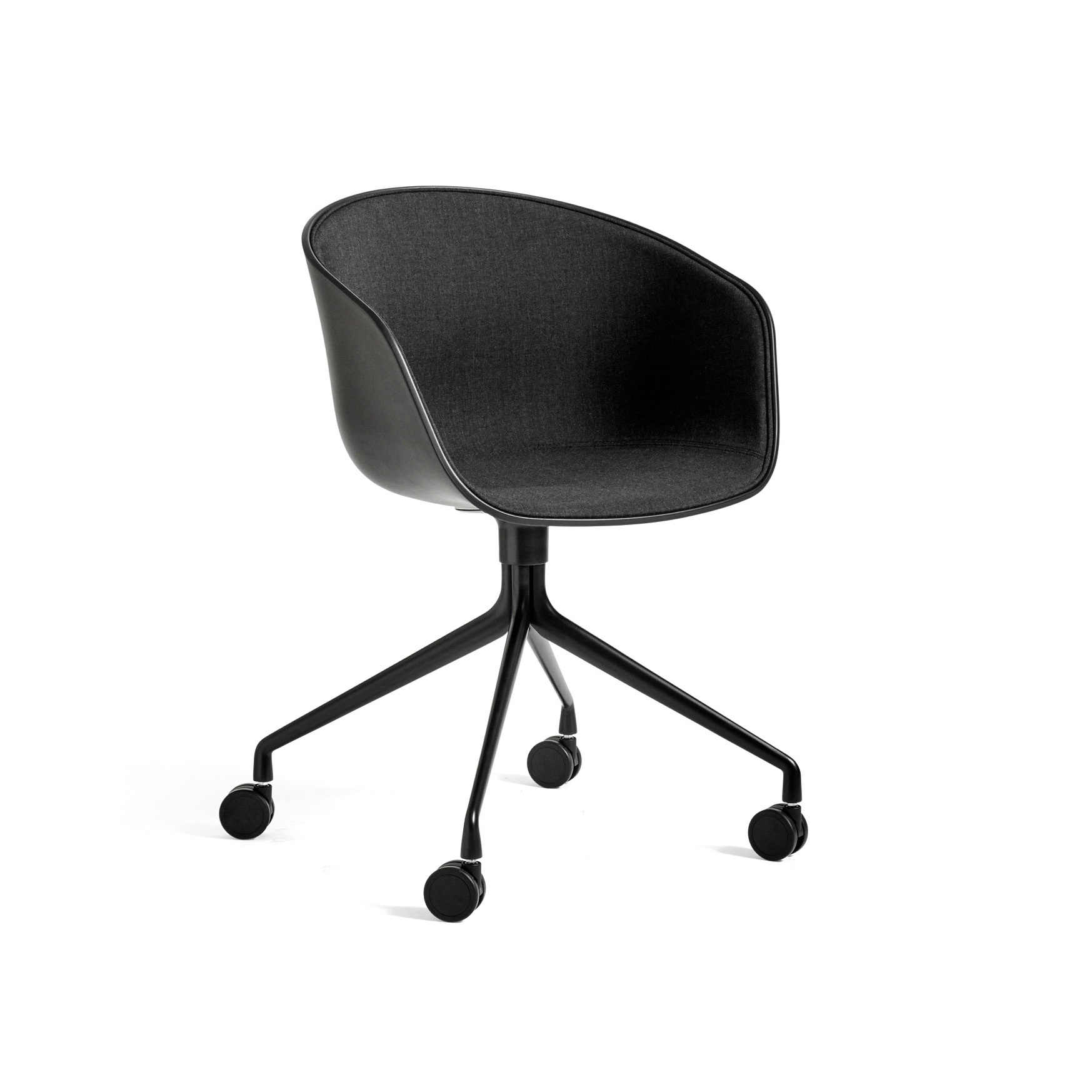 Vertoon produk About A Chair AAC24 van vervaardiger HAY
