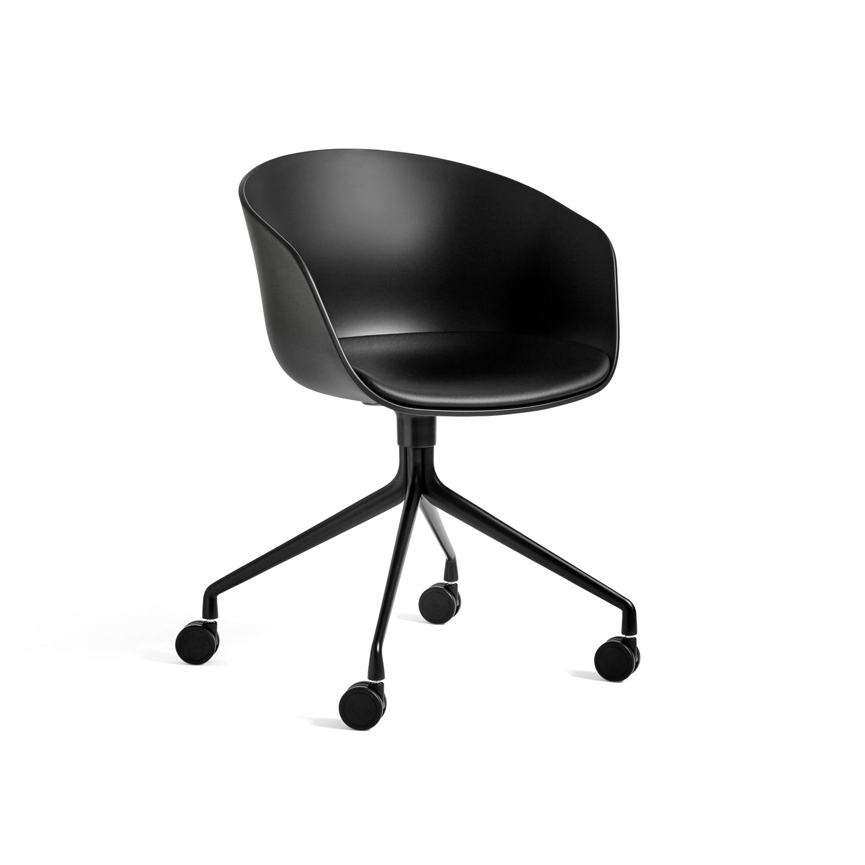 Vertoon produk About A Chair AAC24 van vervaardiger HAY