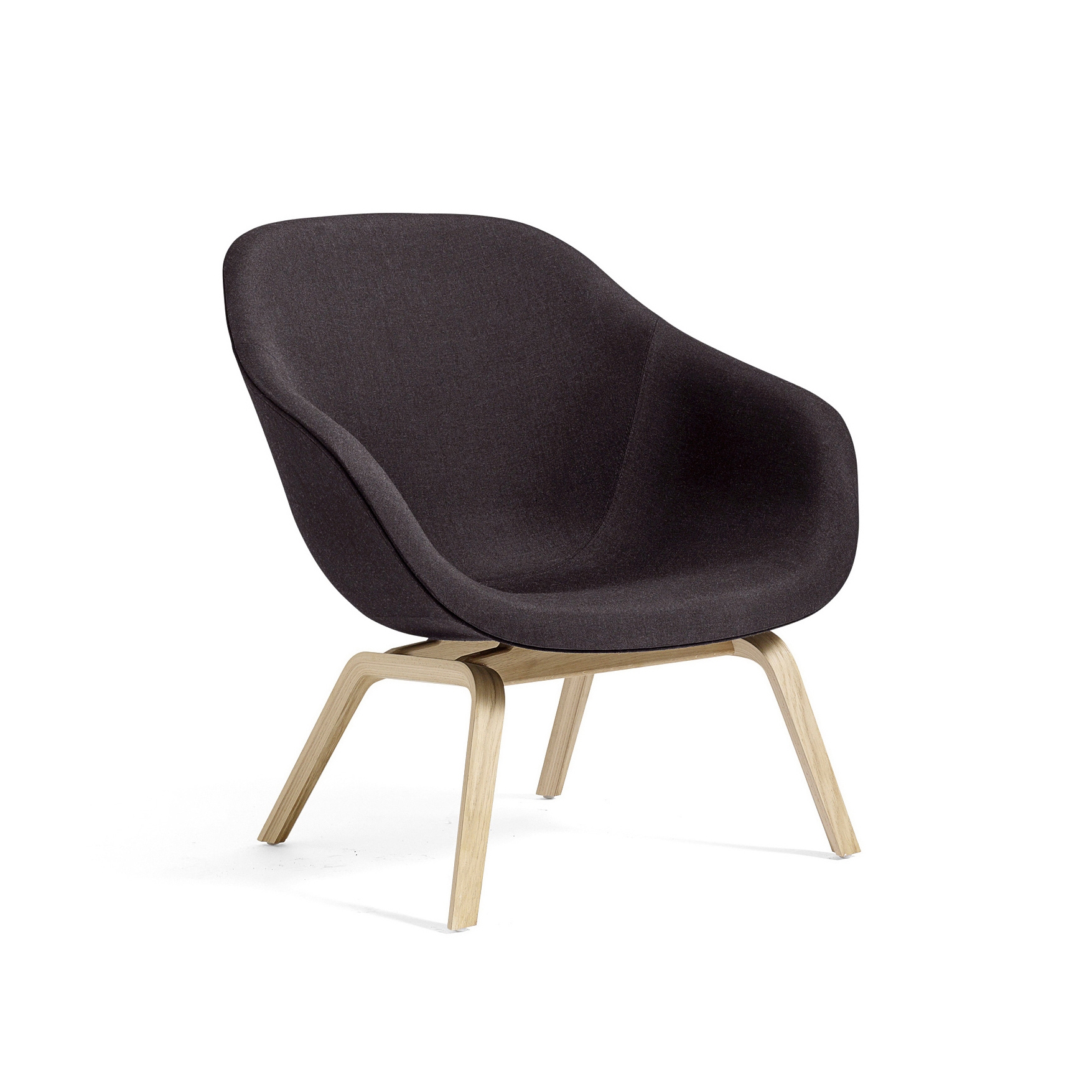 Vertoon produk About A Lounge Chair AAL83 van vervaardiger HAY