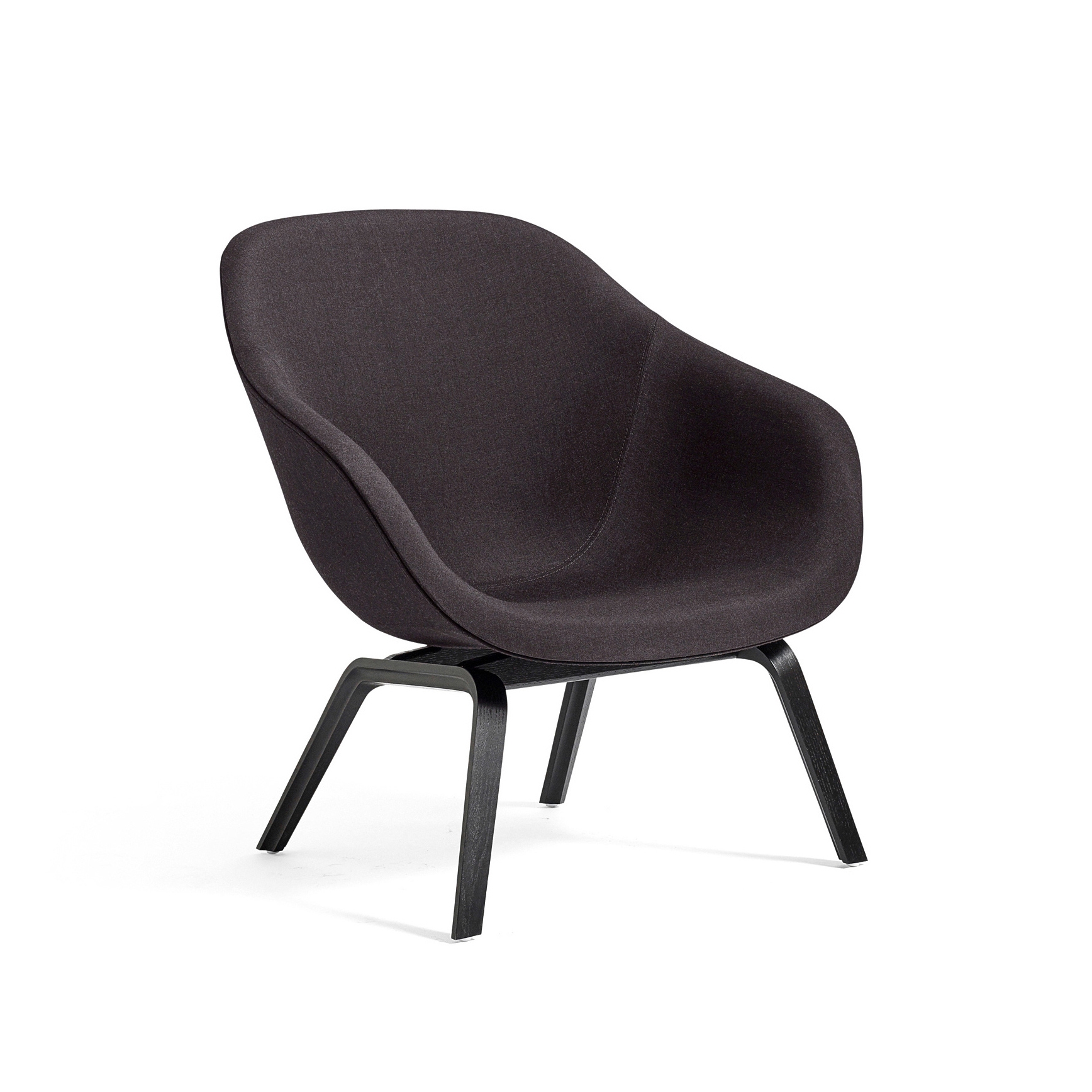 Vertoon produk About A Lounge Chair AAL83 van vervaardiger HAY