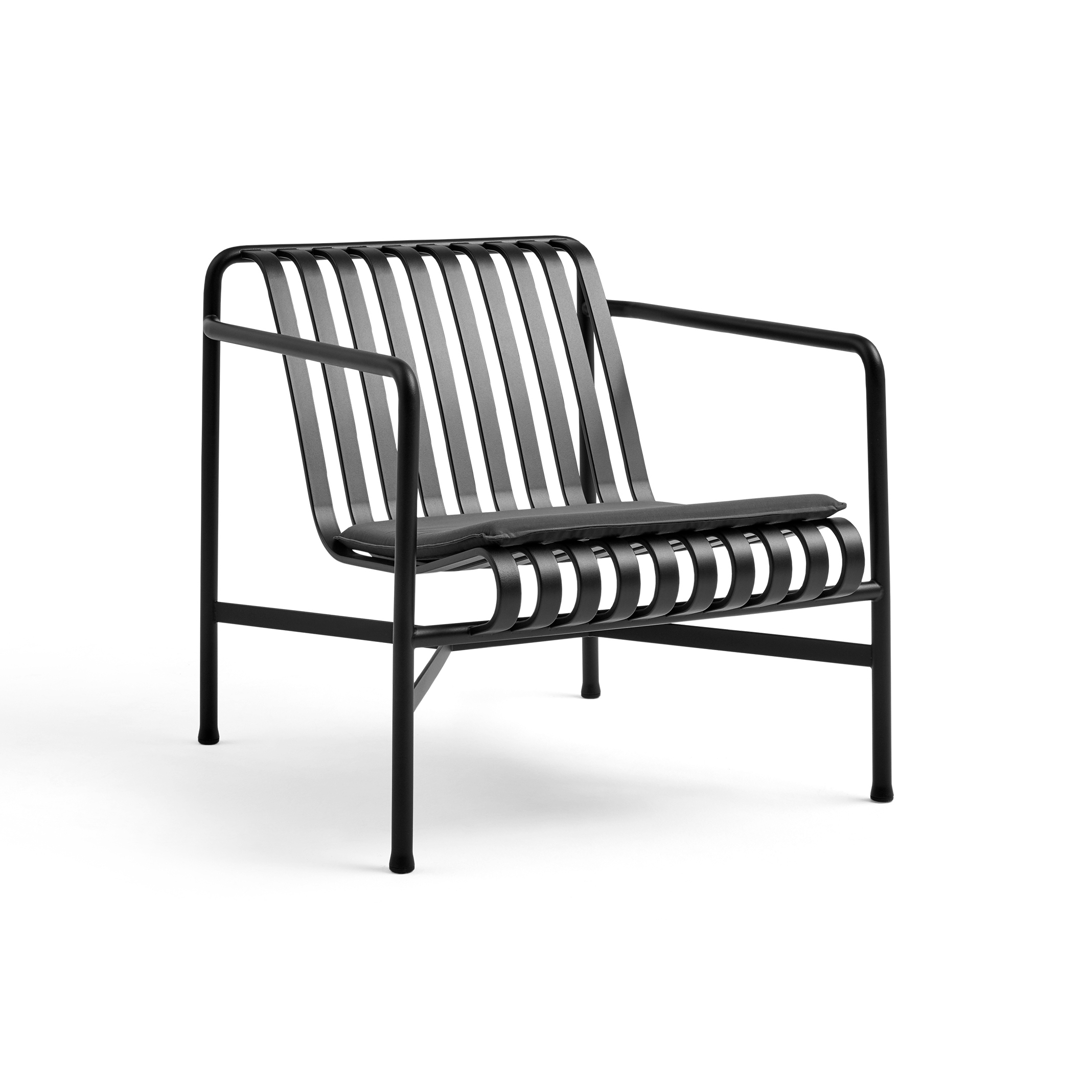 Mostra il prodotto Palissade Lounge Chair Low Quilted Cushion del produttore HAY