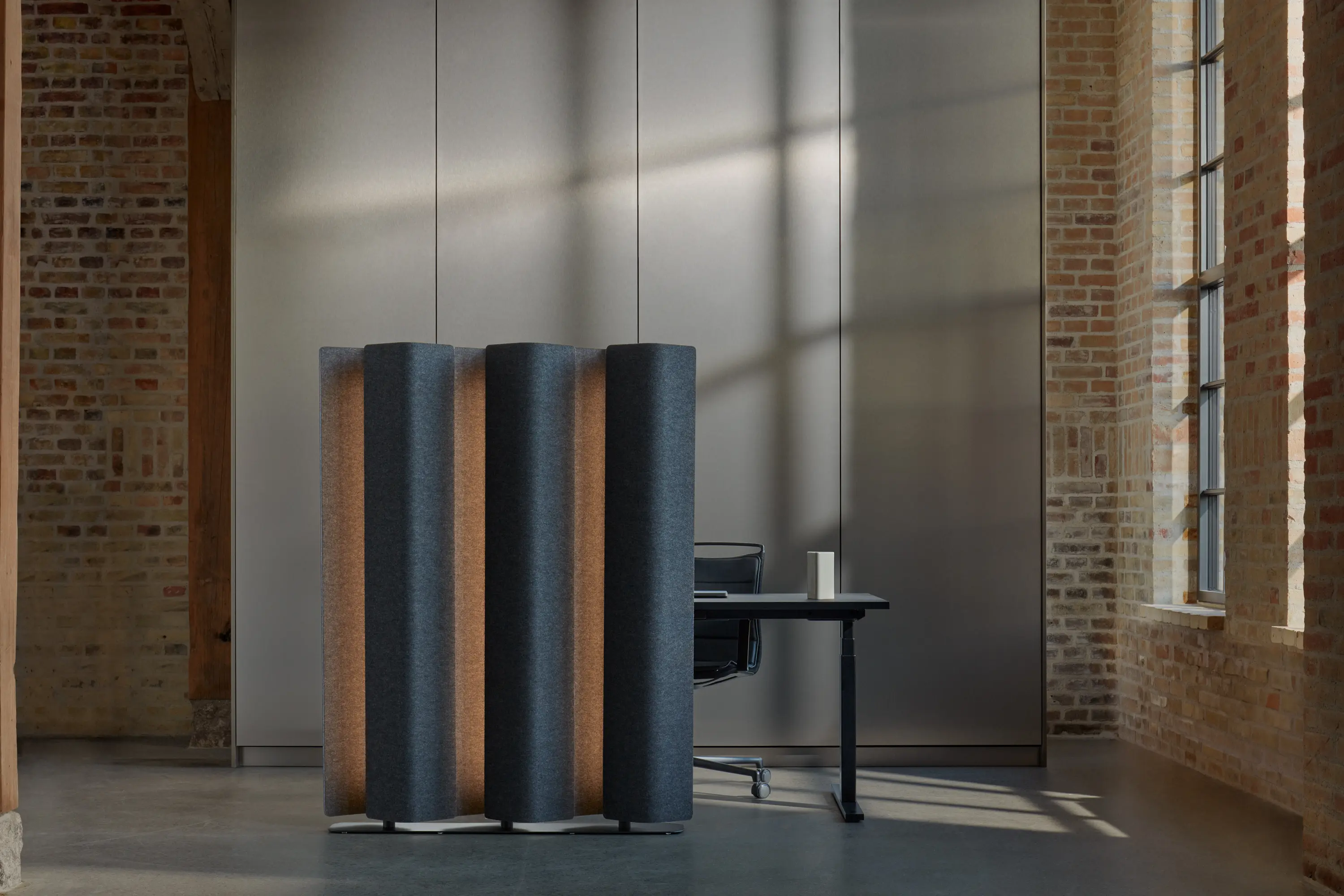 Abstracta - Vika Floor Screen With Luminaire 1180