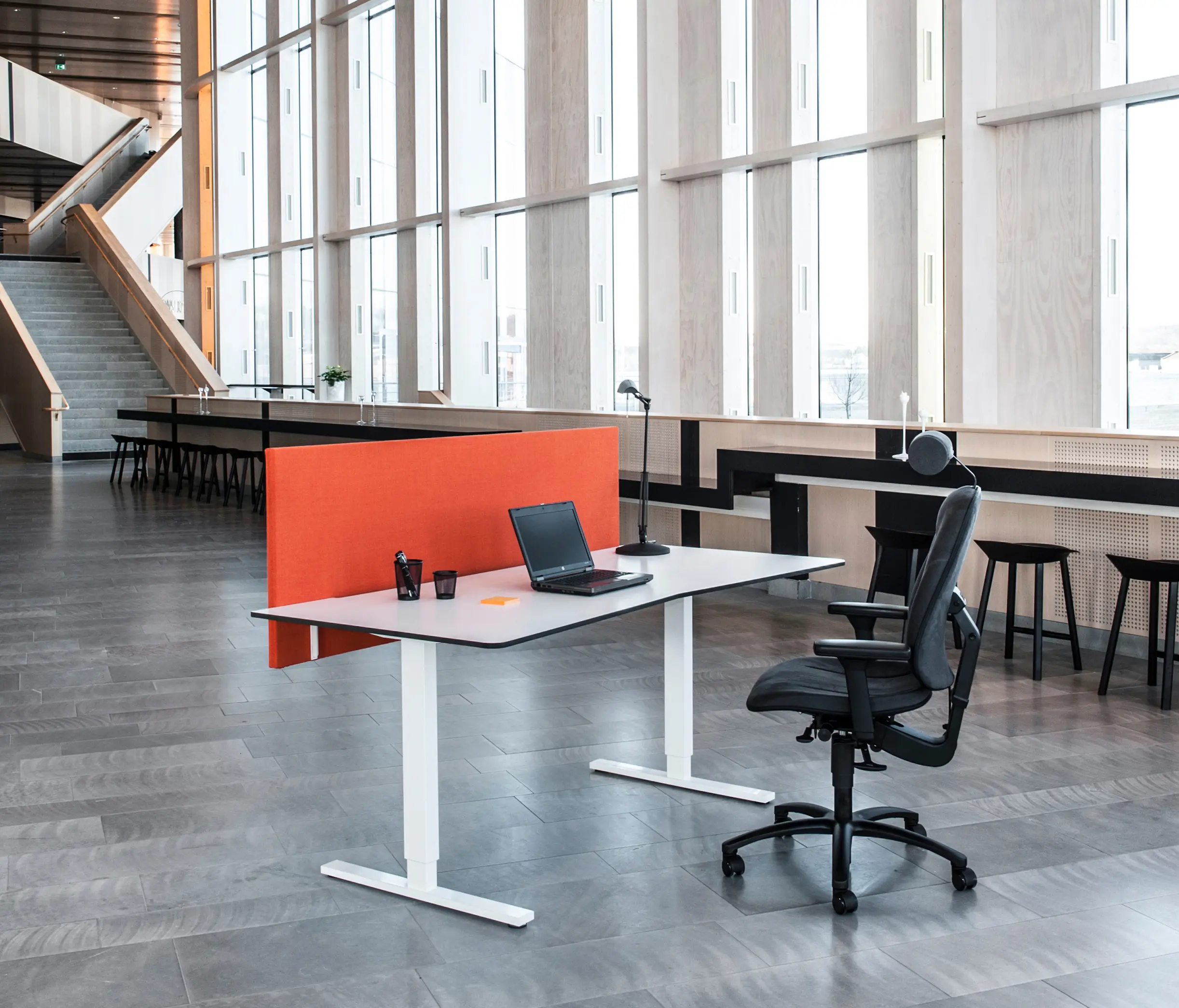Swedstyle - Aero Flex - electric sit & stand frame