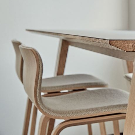 BAR CHAIRS AND -TABLES