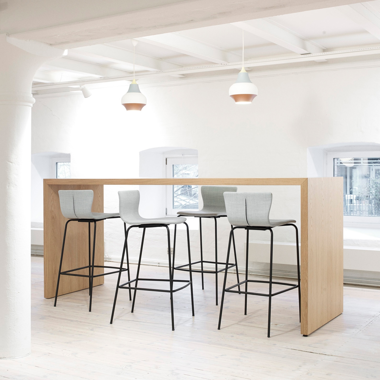 Display product Meeting table from manufacturer Magnus Olesen