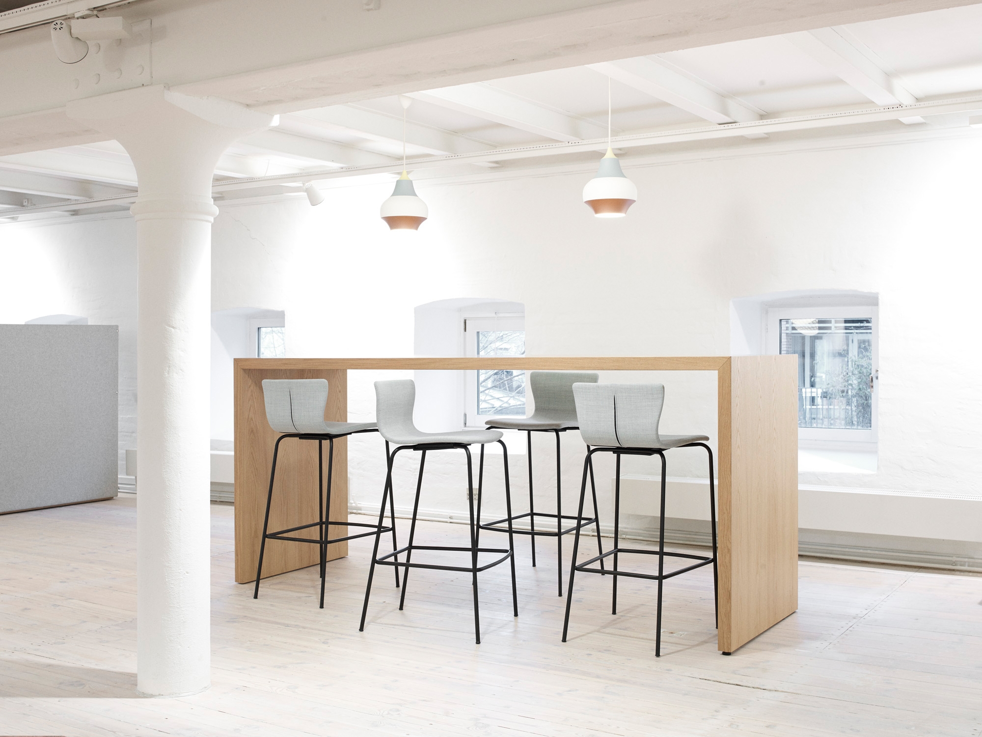 Display product Meeting table from manufacturer Magnus Olesen