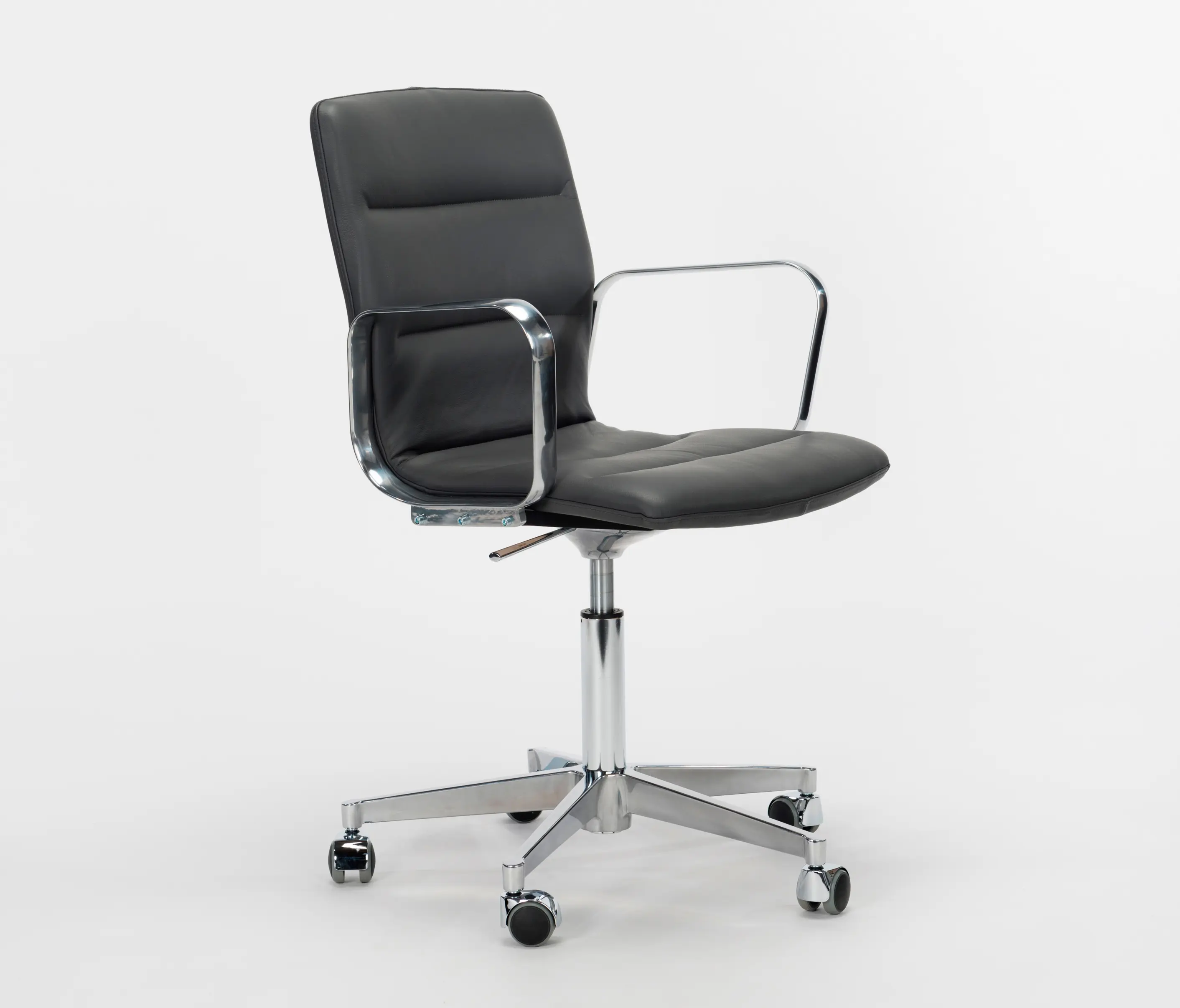 Magnus Olesen - Butterfly Swivel High