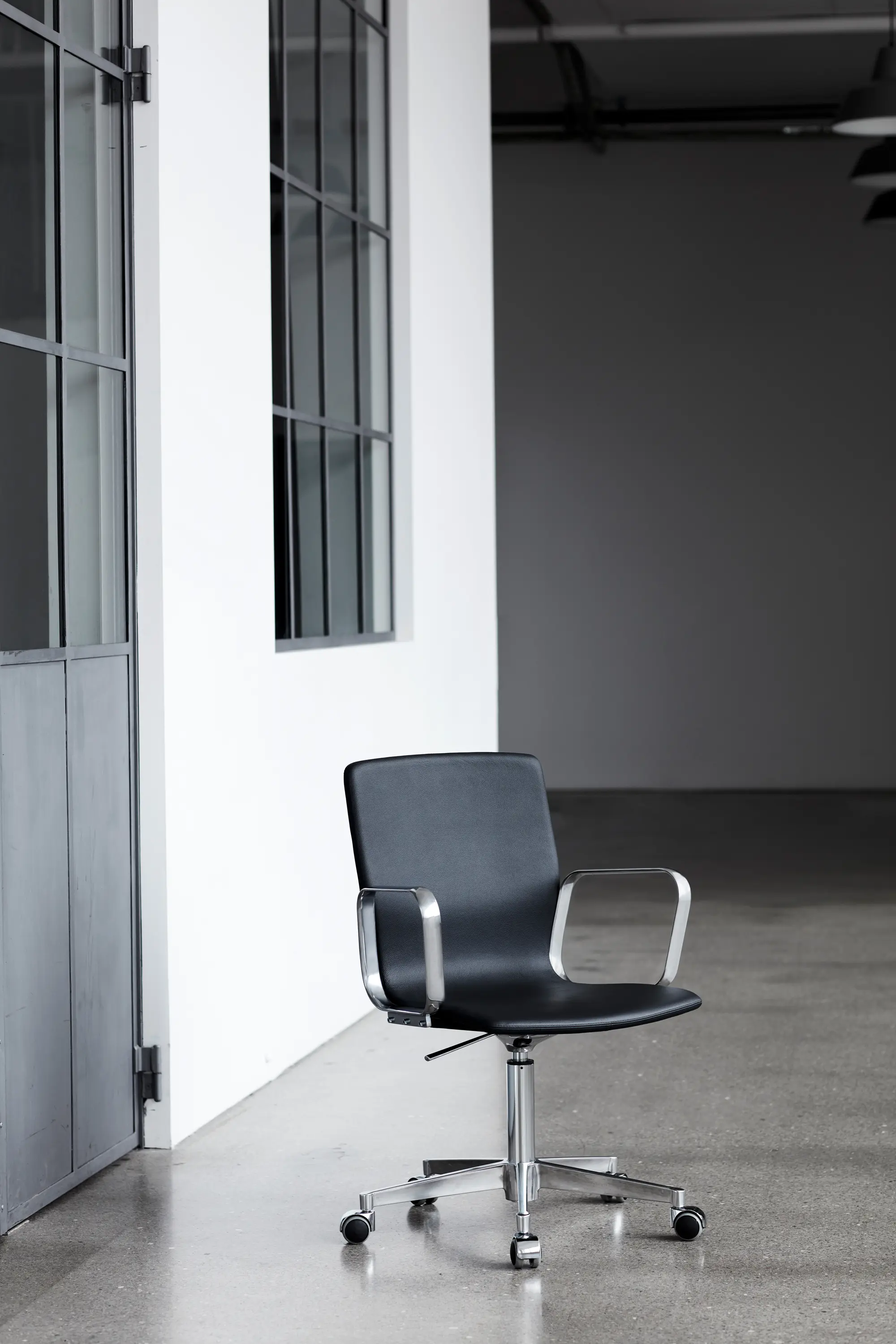 Magnus Olesen - Butterfly Swivel High