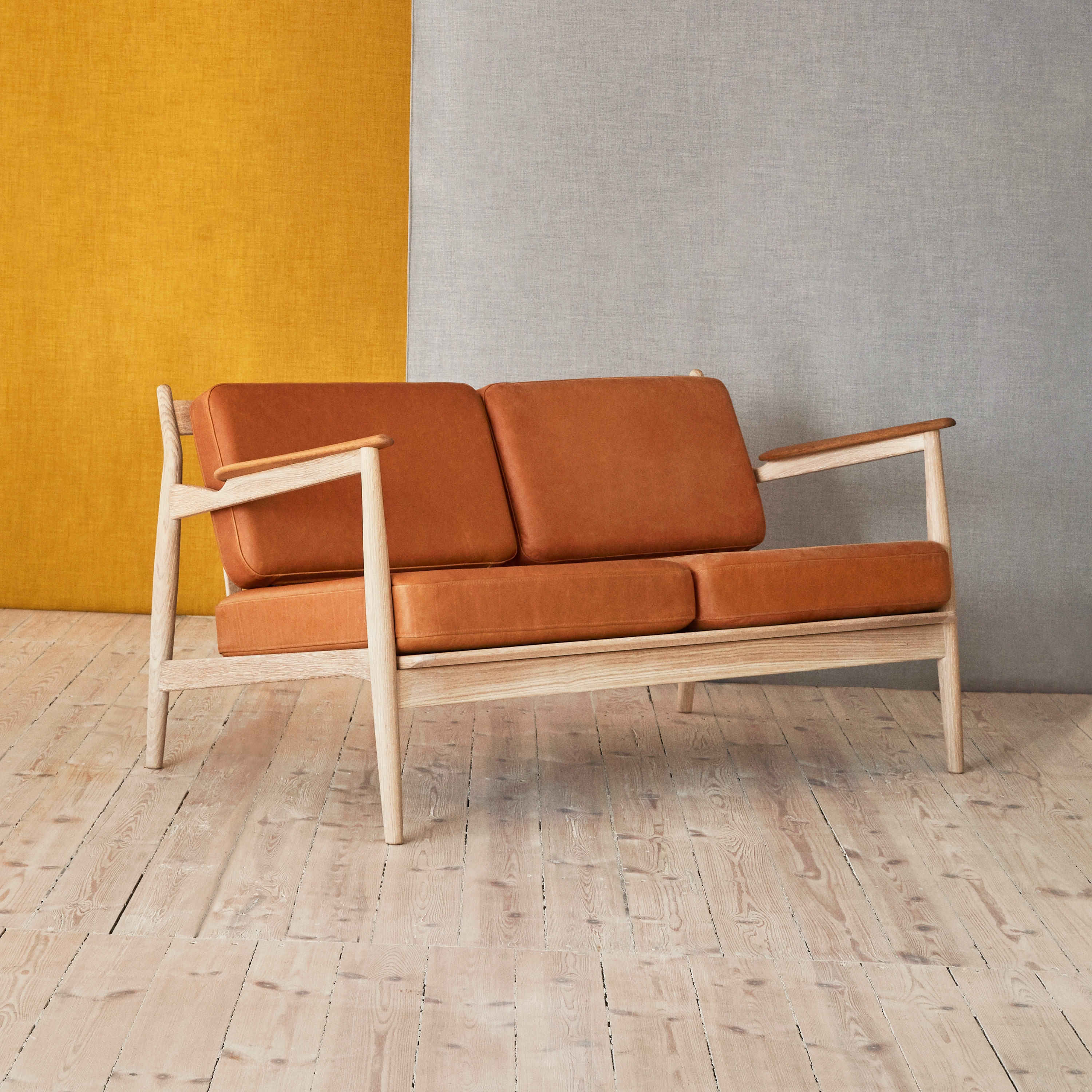 Mostra il prodotto Model 107 - 2-seater del produttore Magnus Olesen