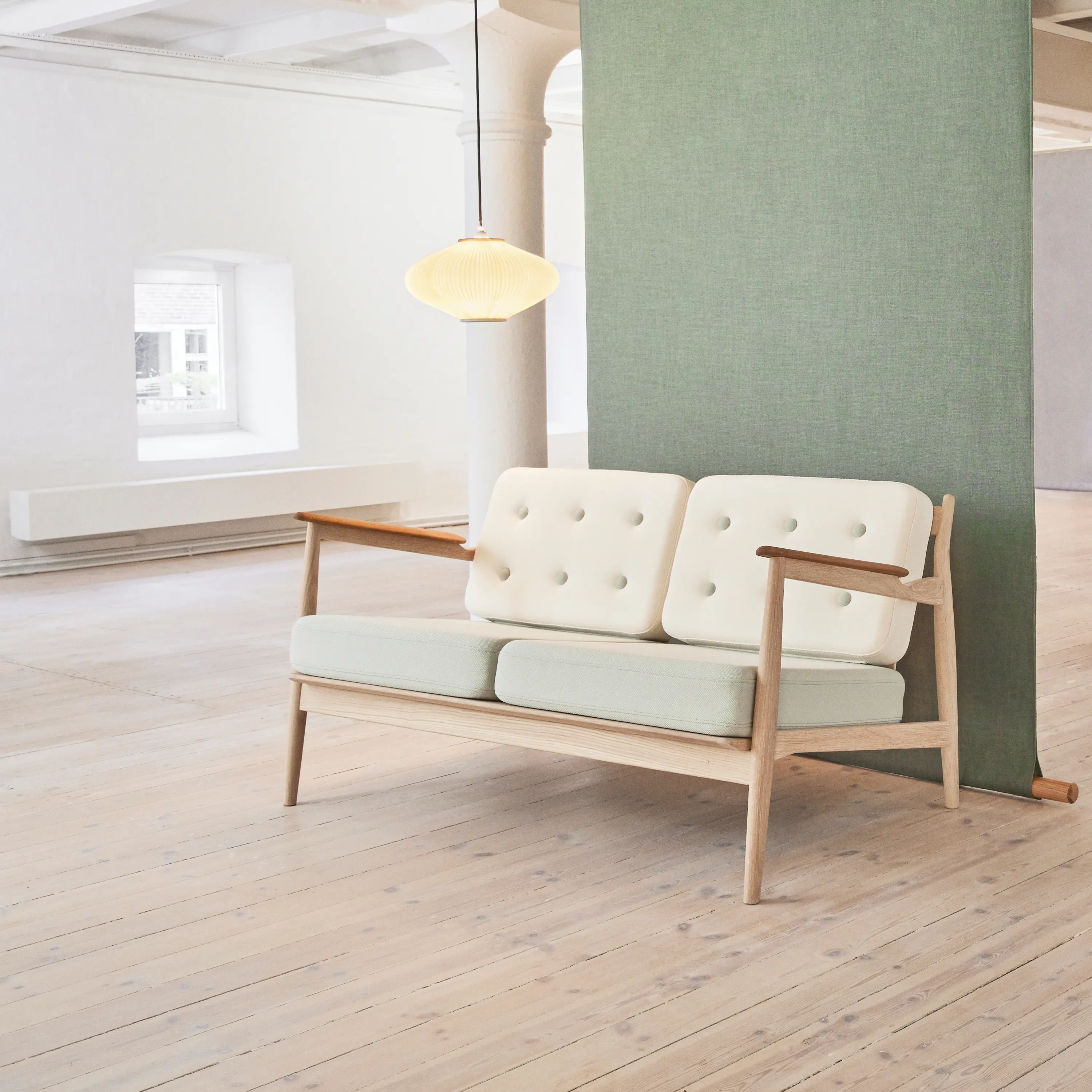 Magnus Olesen - Model 107 - 2-seater with buttons