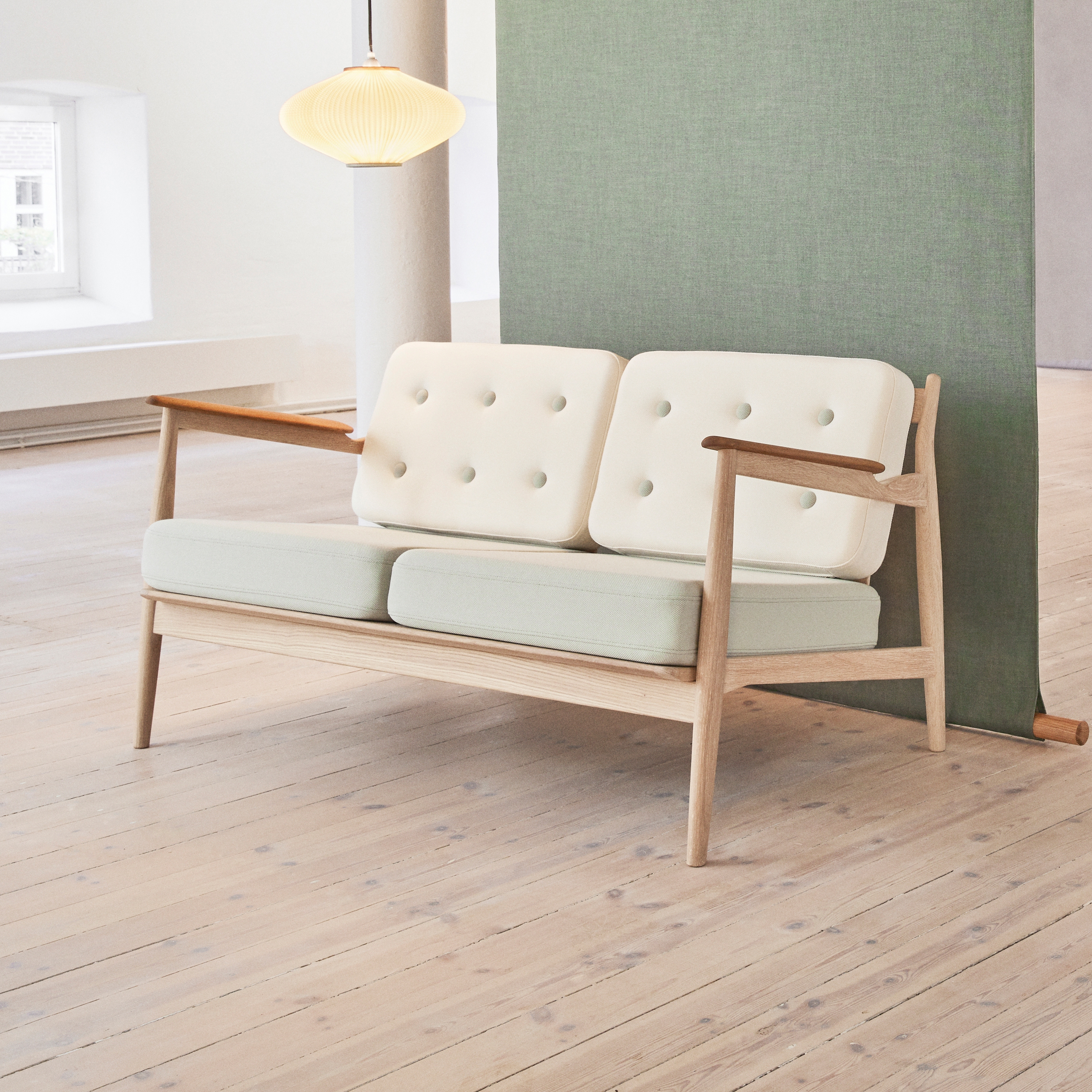 Mostra il prodotto Model 107 - 2-seater with buttons del produttore Magnus Olesen