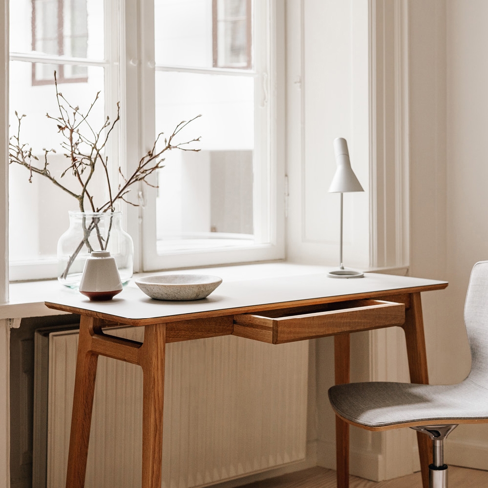 Display product Freya Desk from manufacturer Magnus Olesen