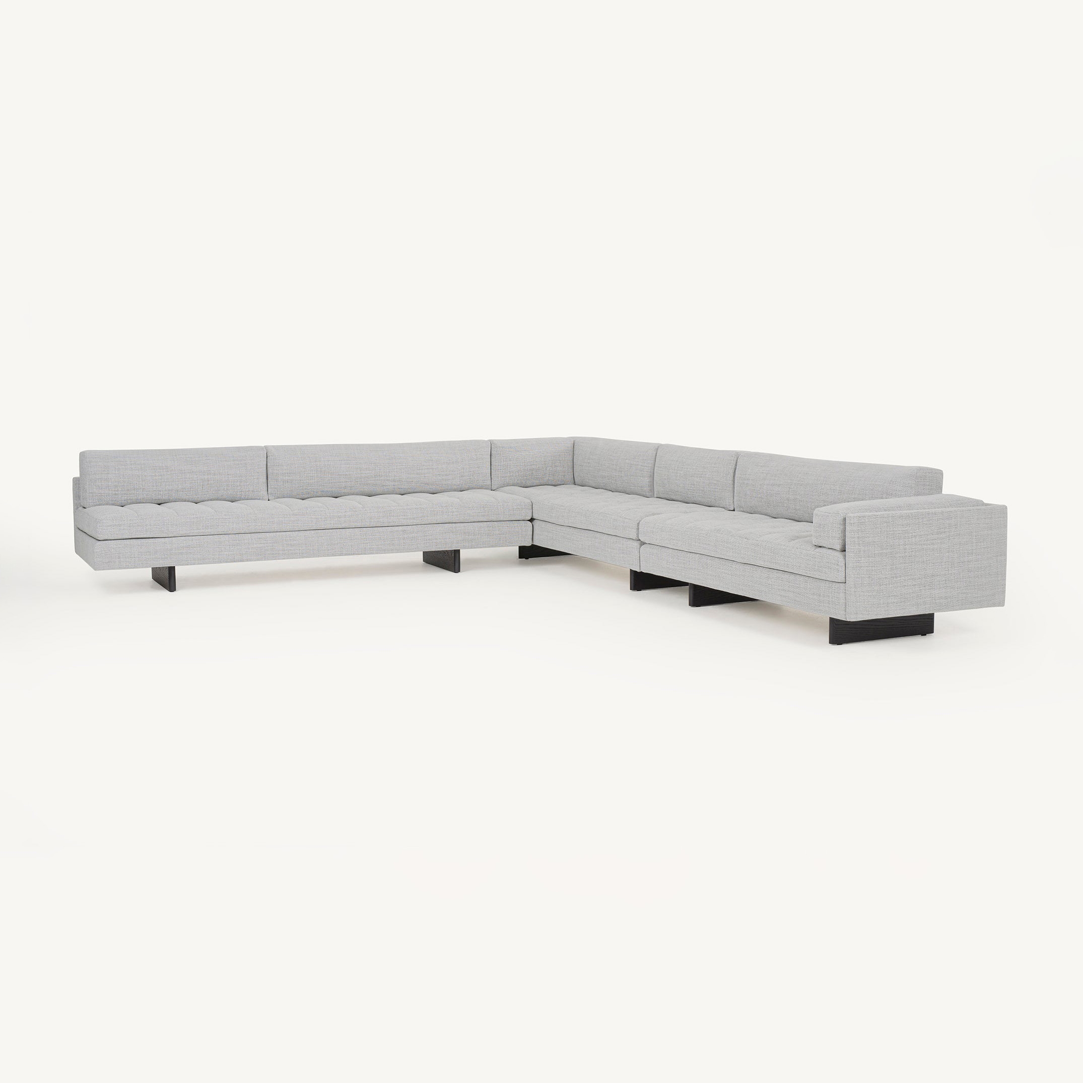 Mostra il prodotto Asymmetric Sofa del produttore BassamFellows