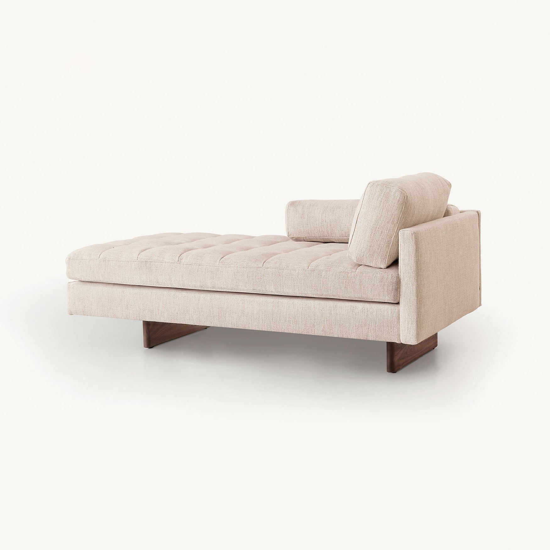 Mostra il prodotto Asymmetric Sofa del produttore BassamFellows