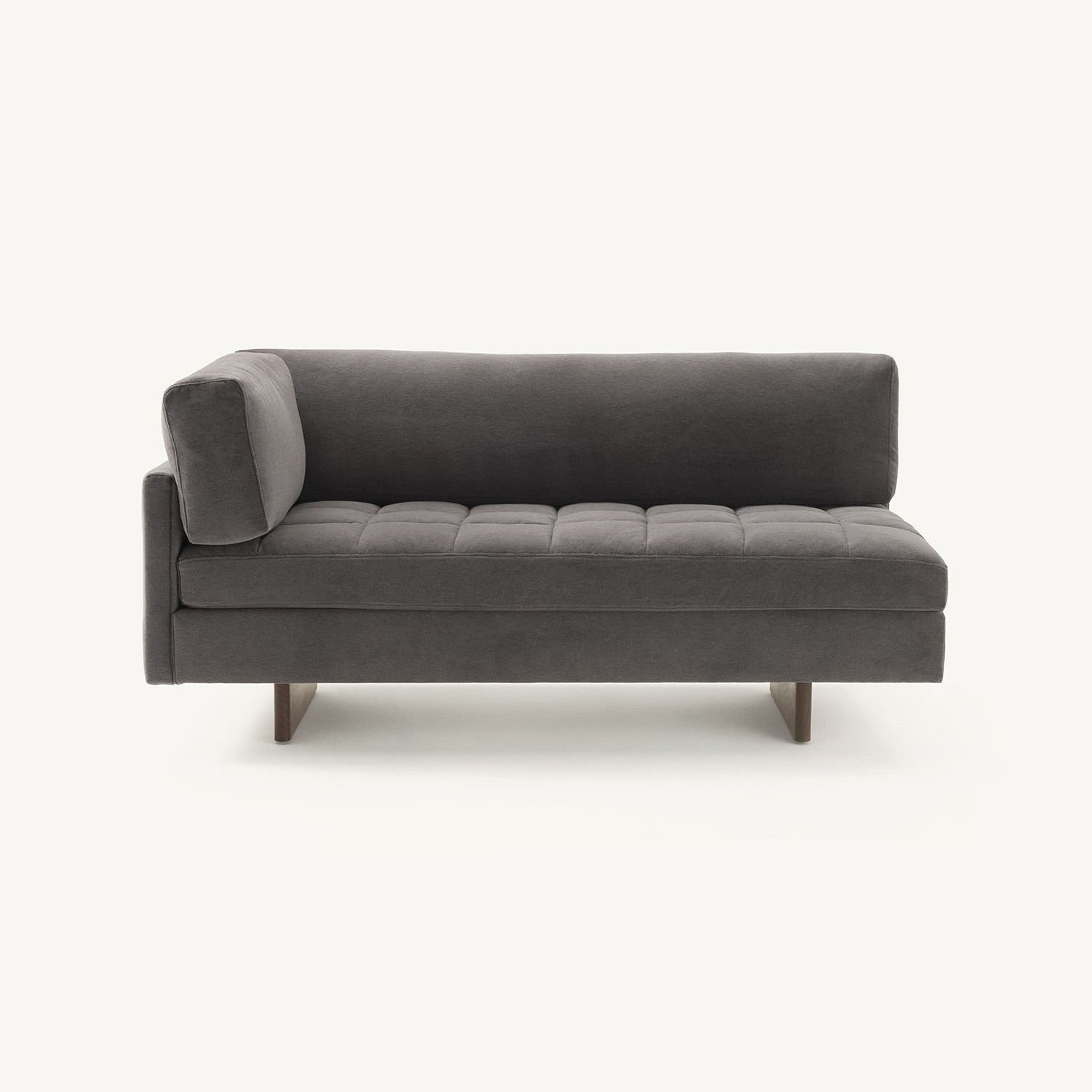 Afficher le produit Asymmetric Sofa du fabricant BassamFellows