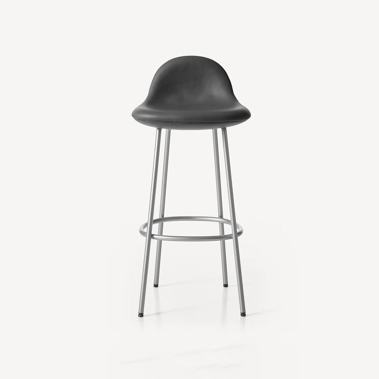 Mostra il prodotto Pebble Padded Stool del produttore BassamFellows