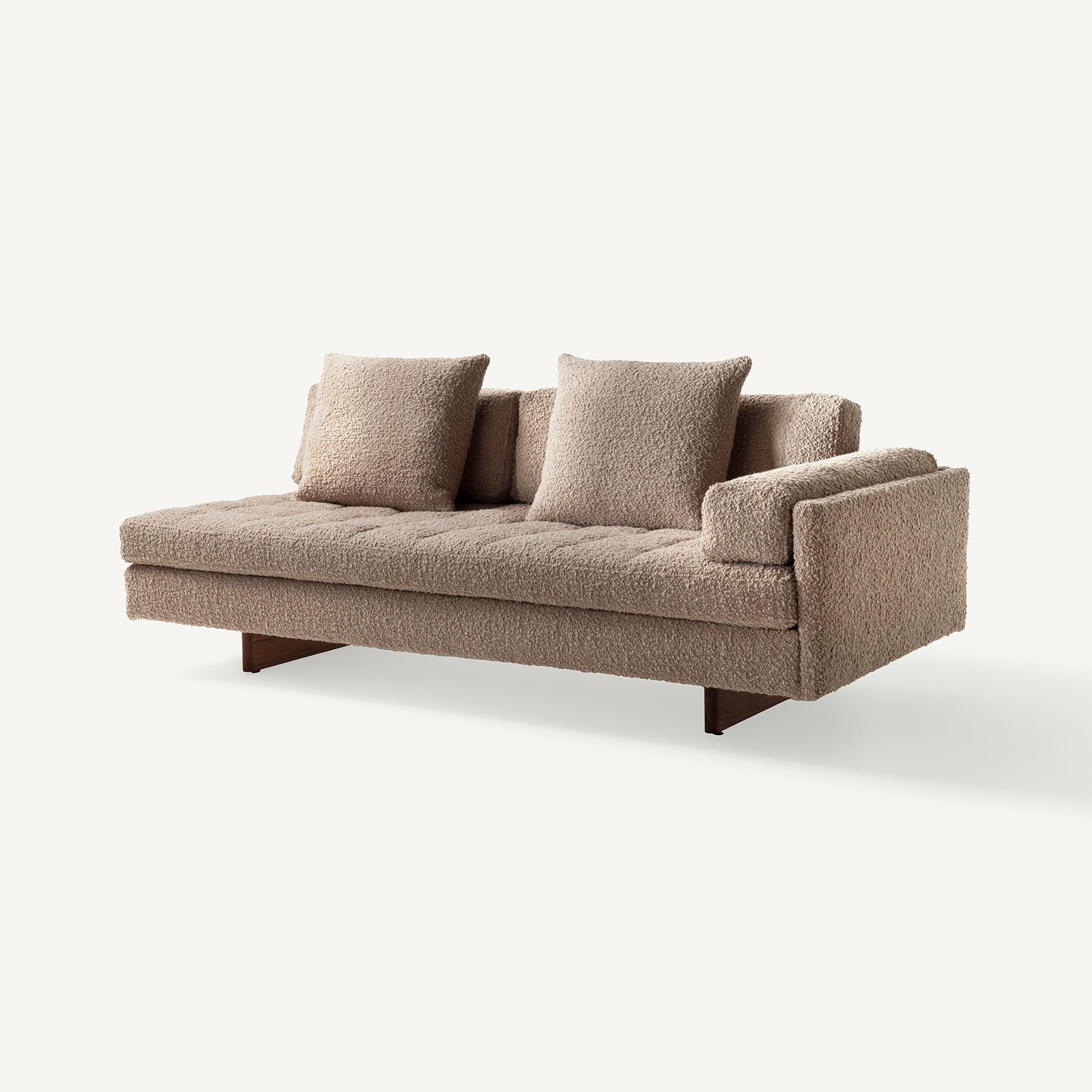 Produkt Asymmetric Grand Sofa des Herstellers BassamFellows anzeigen