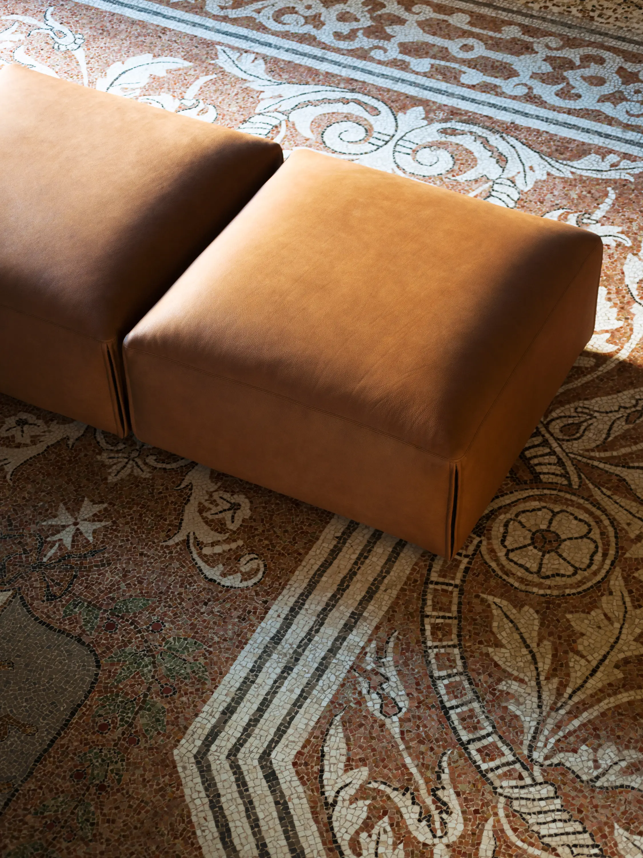 Tacchini Italia - Le Mura