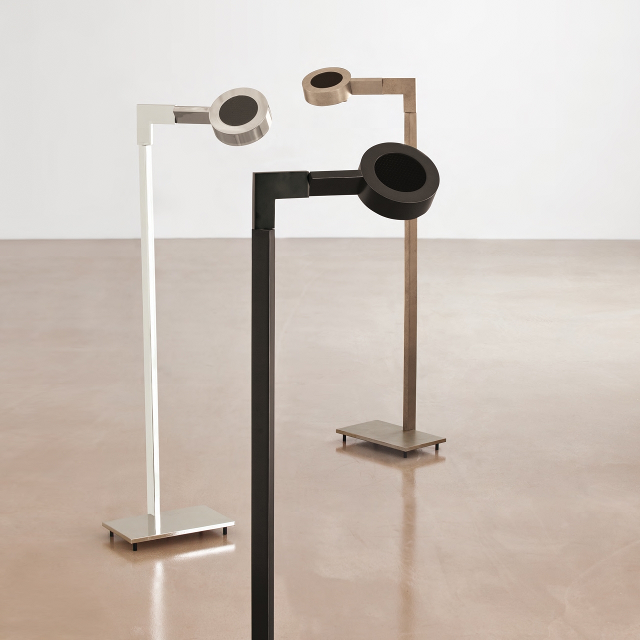 Vertoon produk 95103 Mr. Jake Floor Lamp van vervaardiger Sutherland