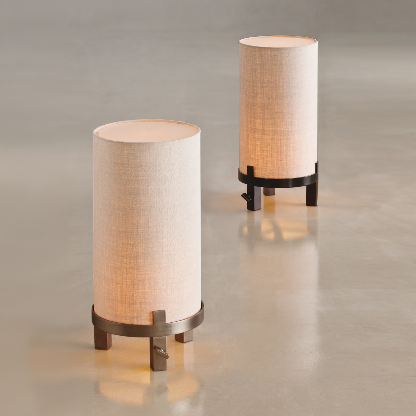 Vertoon produk 95217 Little Drum Table Lamp van vervaardiger Sutherland
