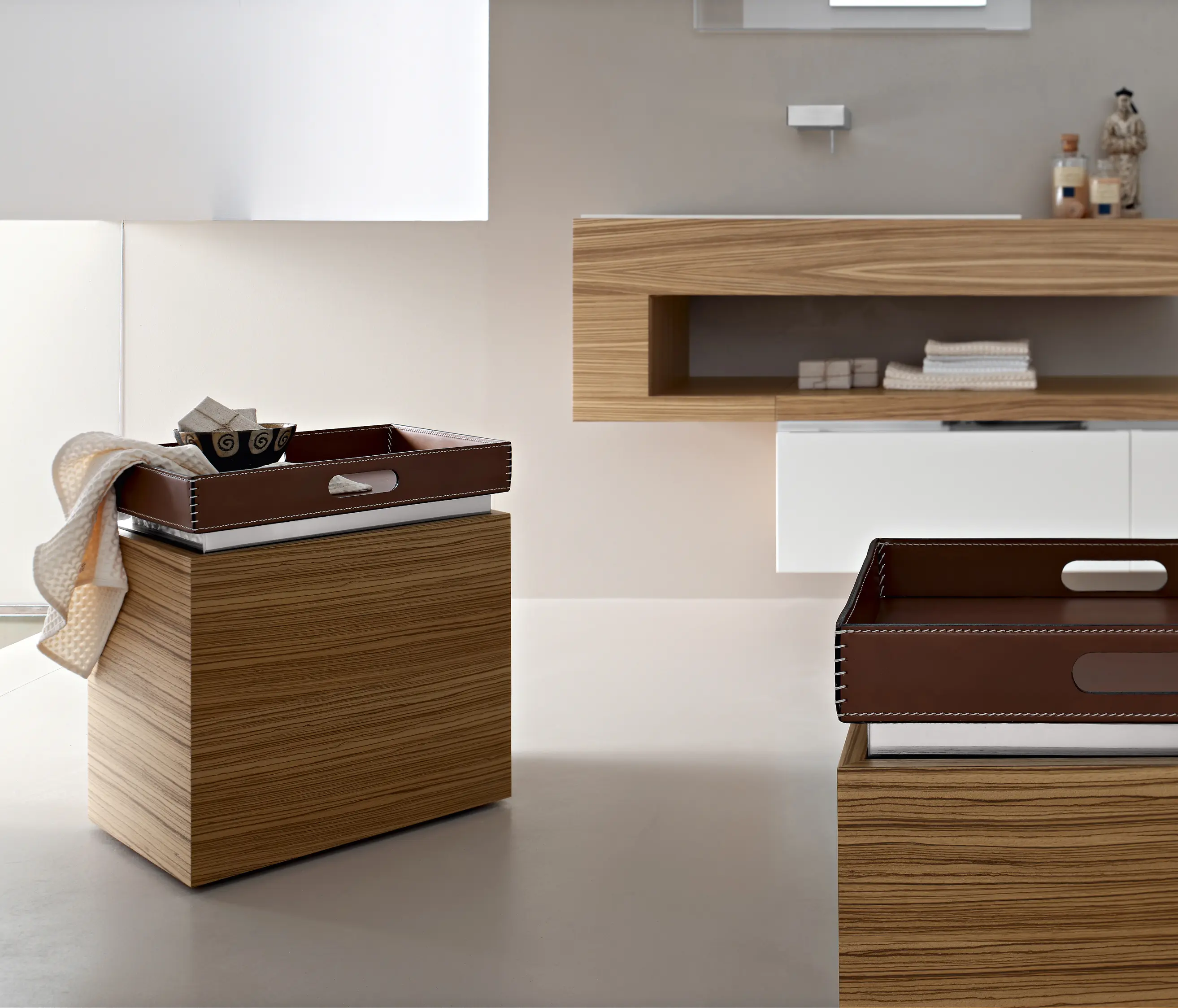 Toscoquattro - Object/towels holder on wheels