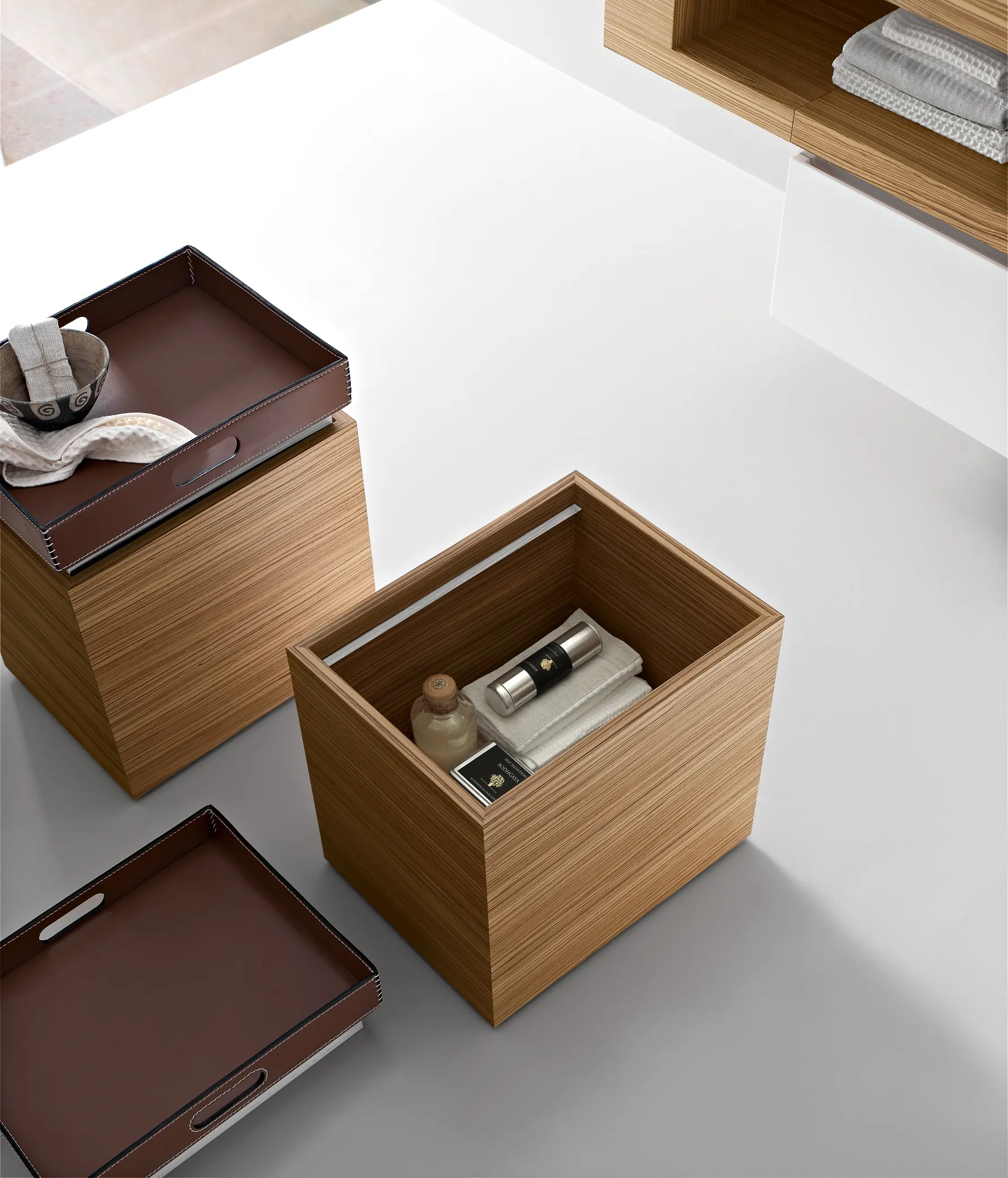 Toscoquattro - Object/towels holder on wheels