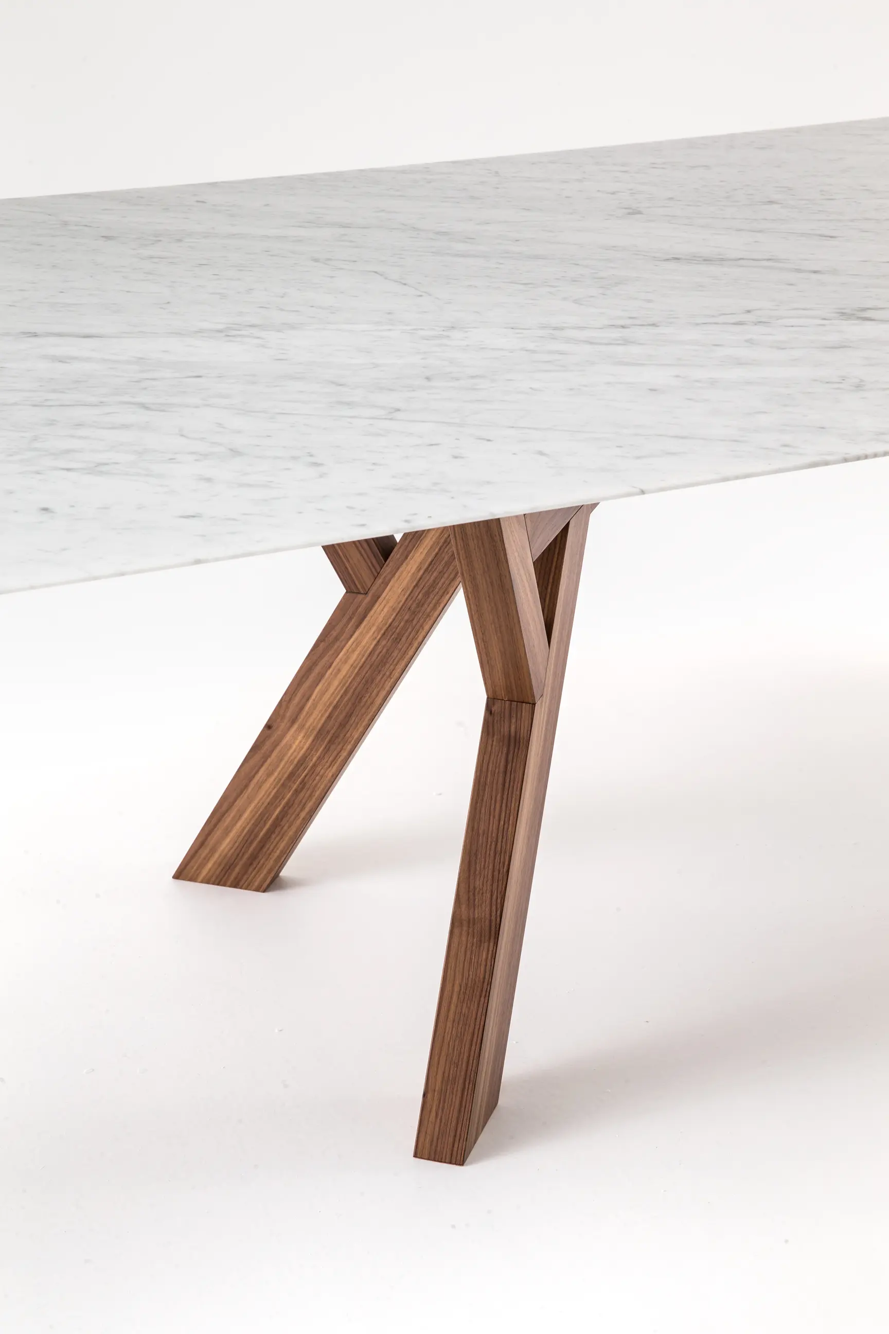 Bross - Trigono Table
