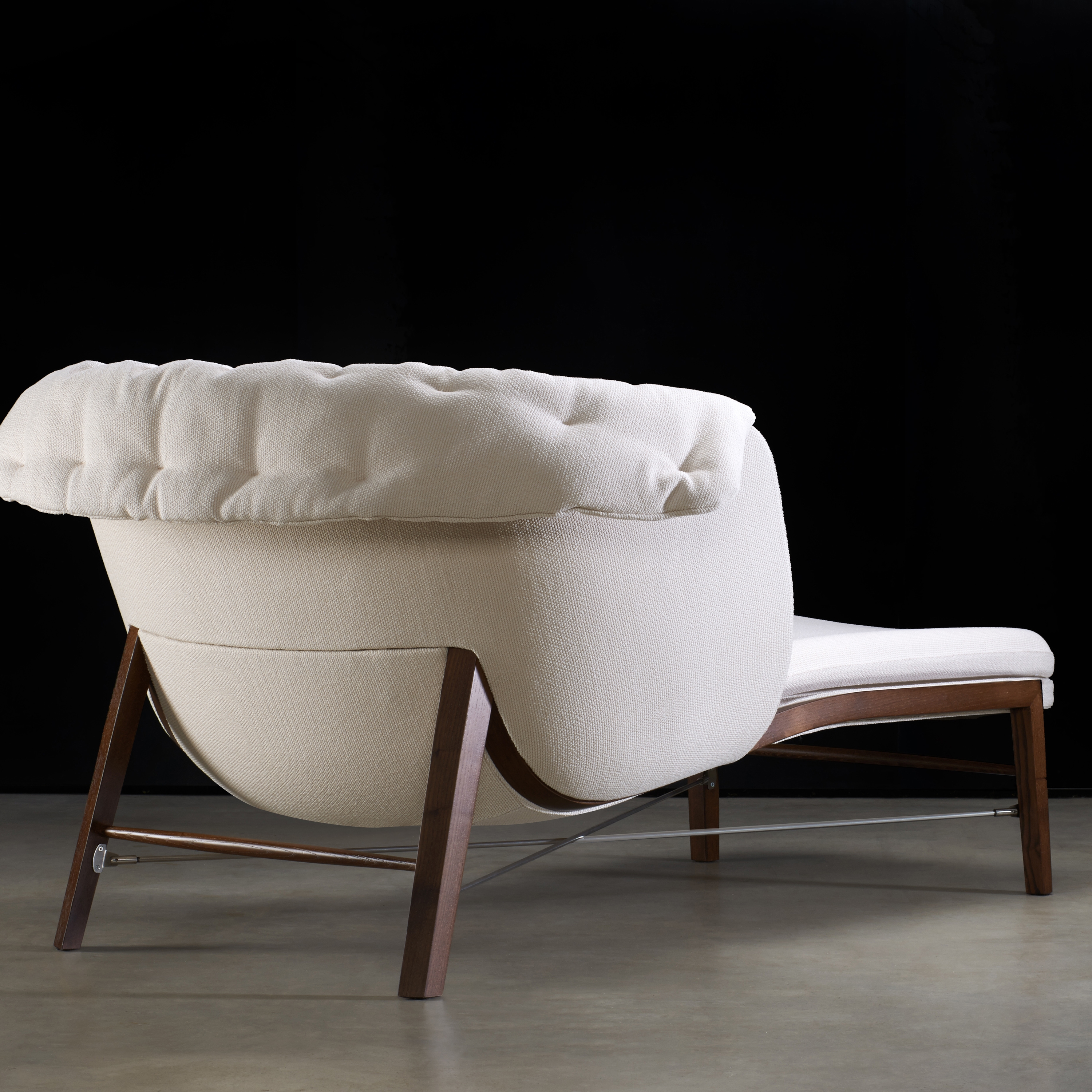 CHAISE LOUNGE