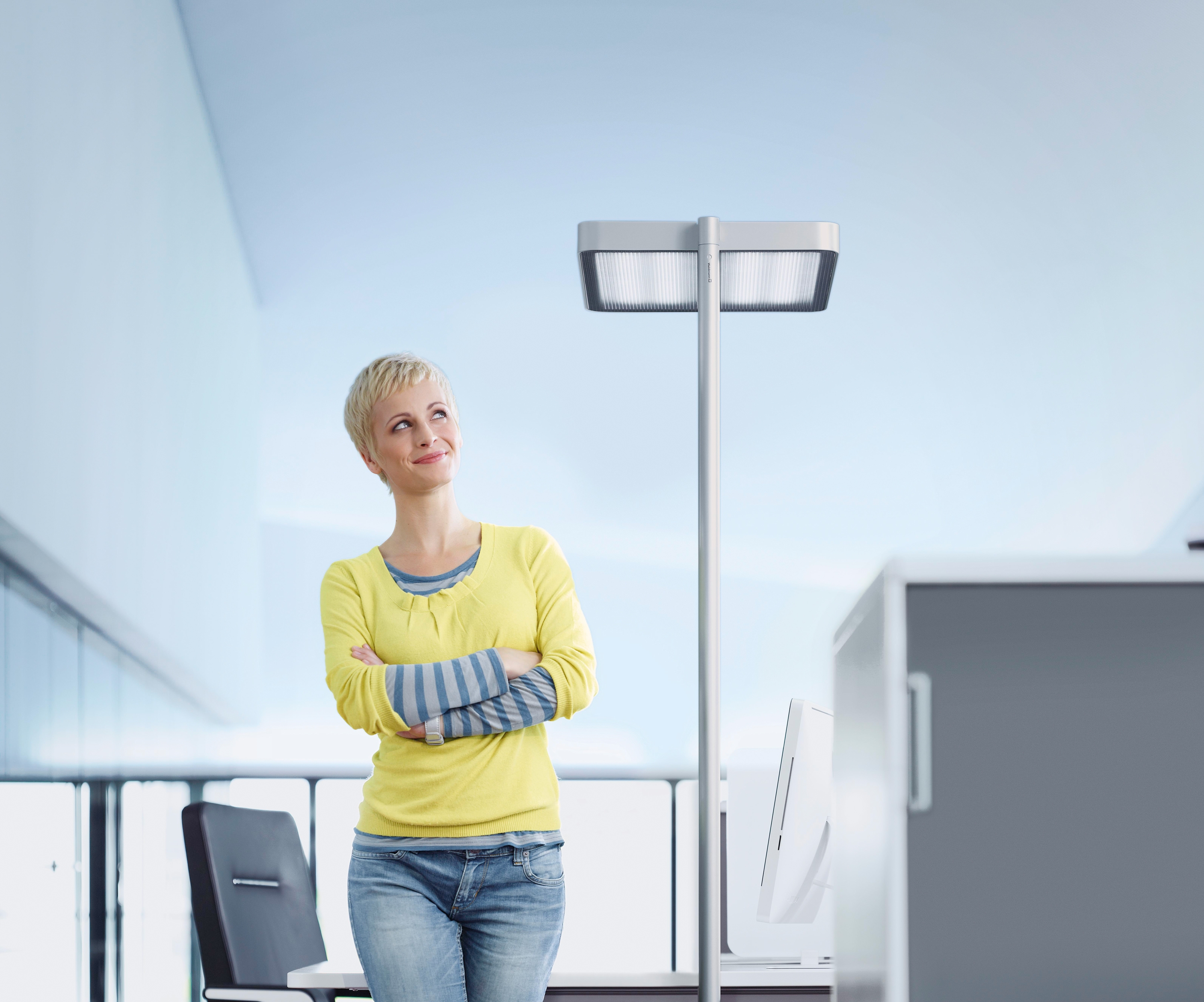 Vertoon produk ATARO free-standing luminaire van vervaardiger Waldmann