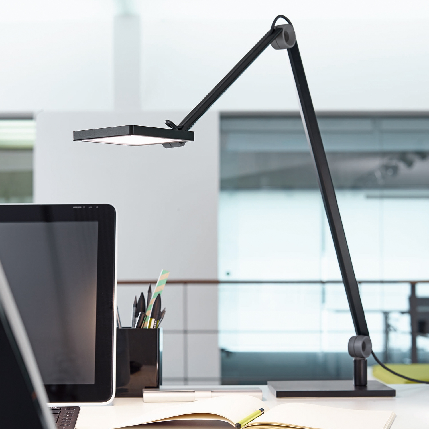 Mostra il prodotto PARA.MI Task Luminaire Double arm del produttore Waldmann