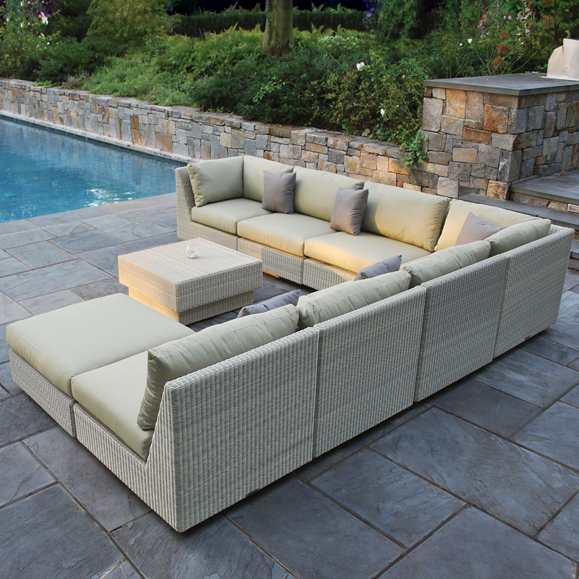 Mostra il prodotto Westport Sectional del produttore Kingsley Bate