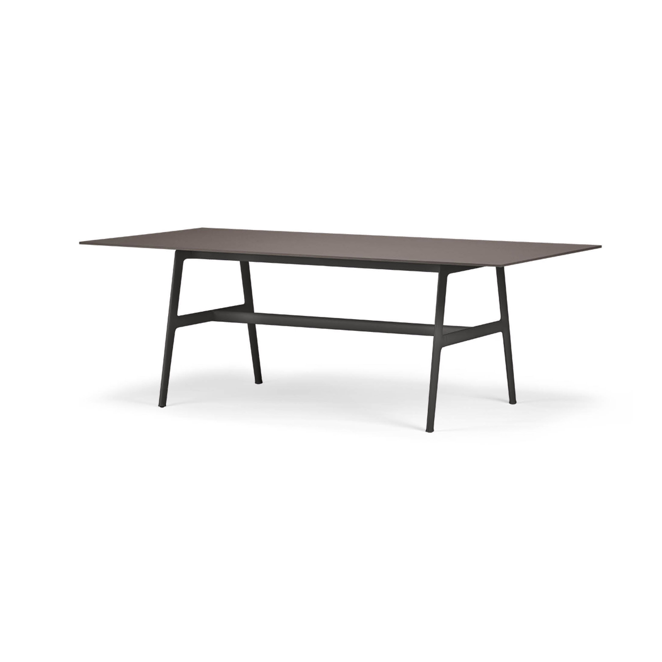Display product SEAX Dining Table from manufacturer DEDON