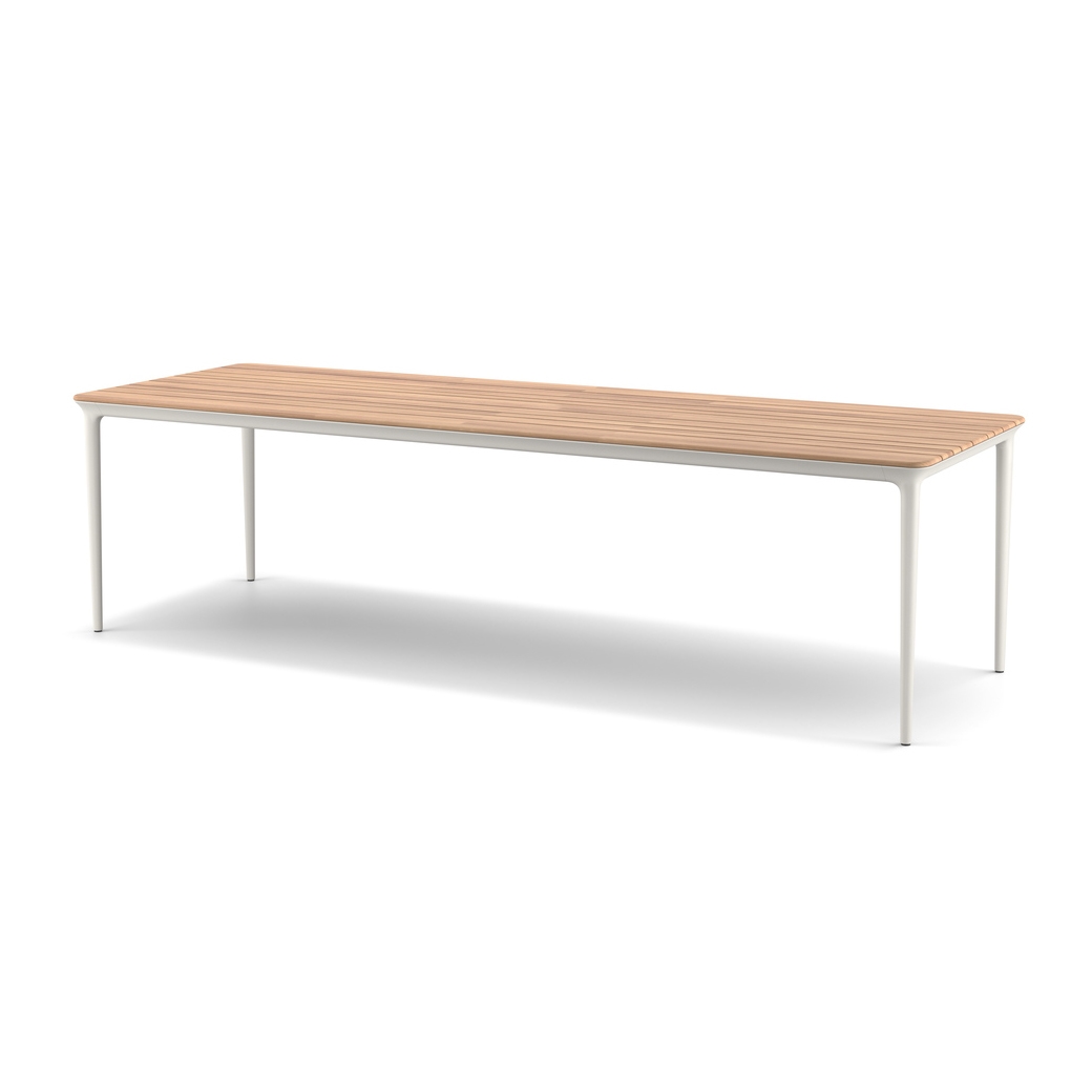 Display product BELLMONDE Dining table XL from manufacturer DEDON
