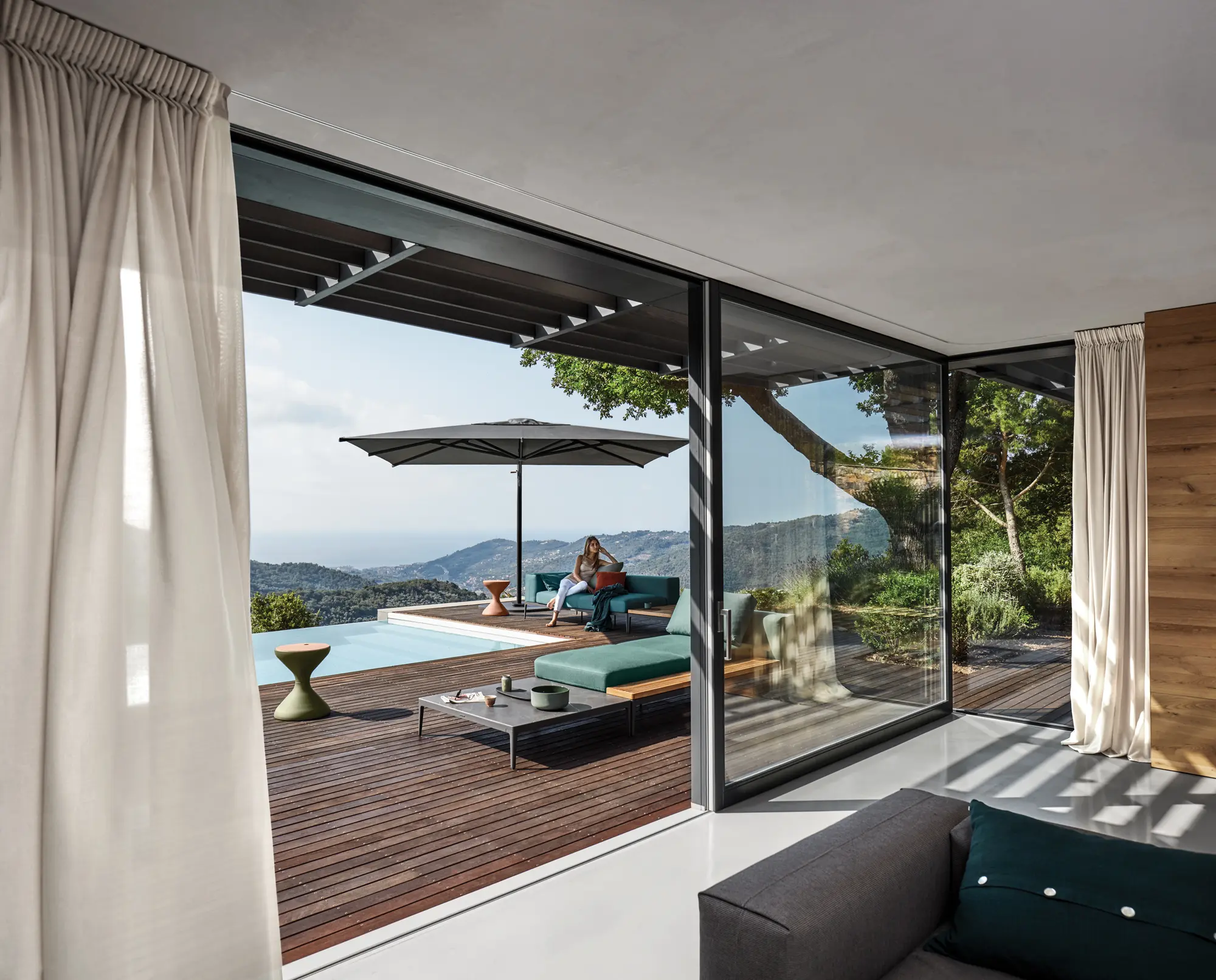Gloster Furniture GmbH - Halo He Agonal Push Up Parasol Meteor