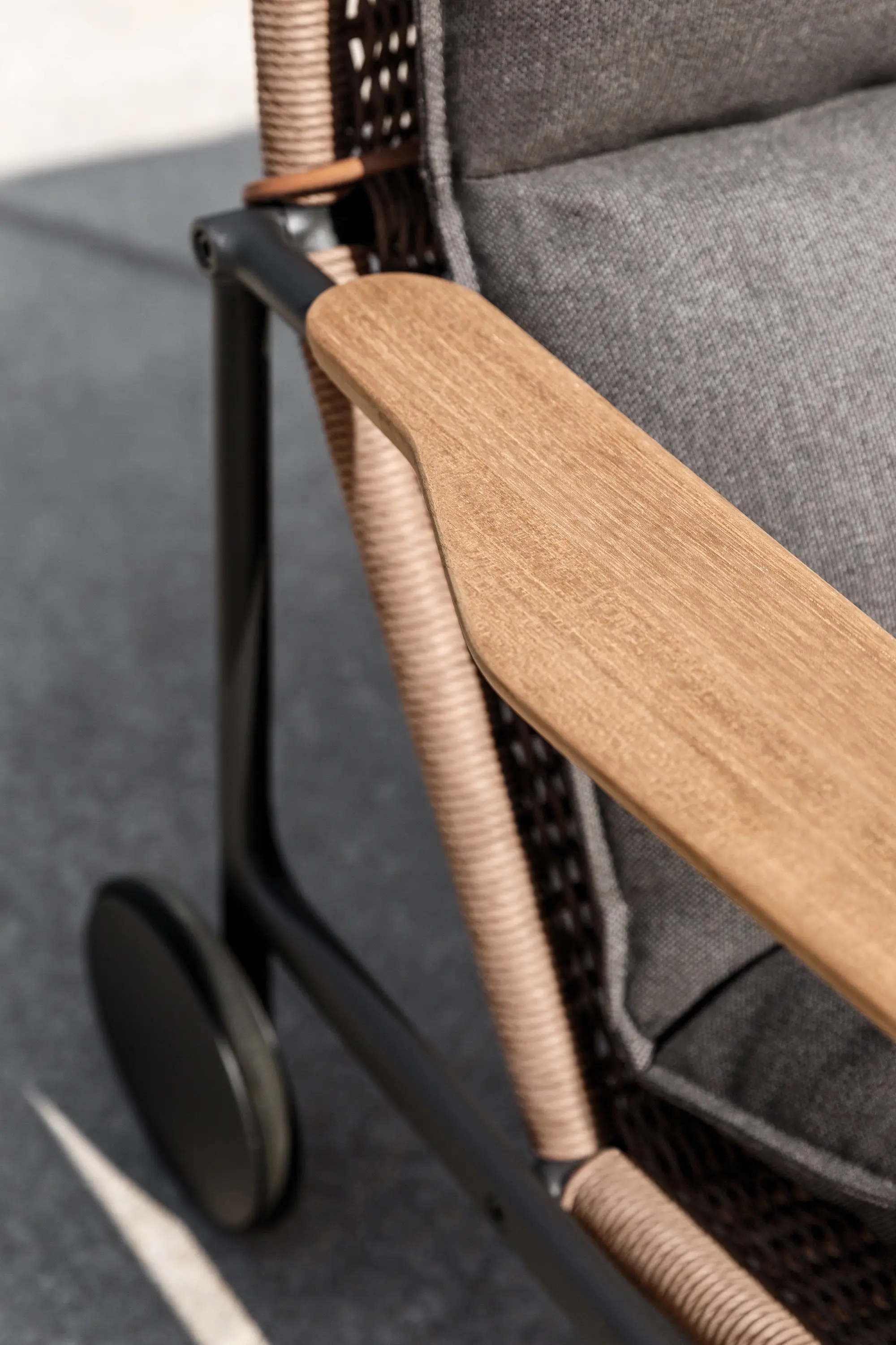 Gloster Furniture GmbH - Zenith ottoman