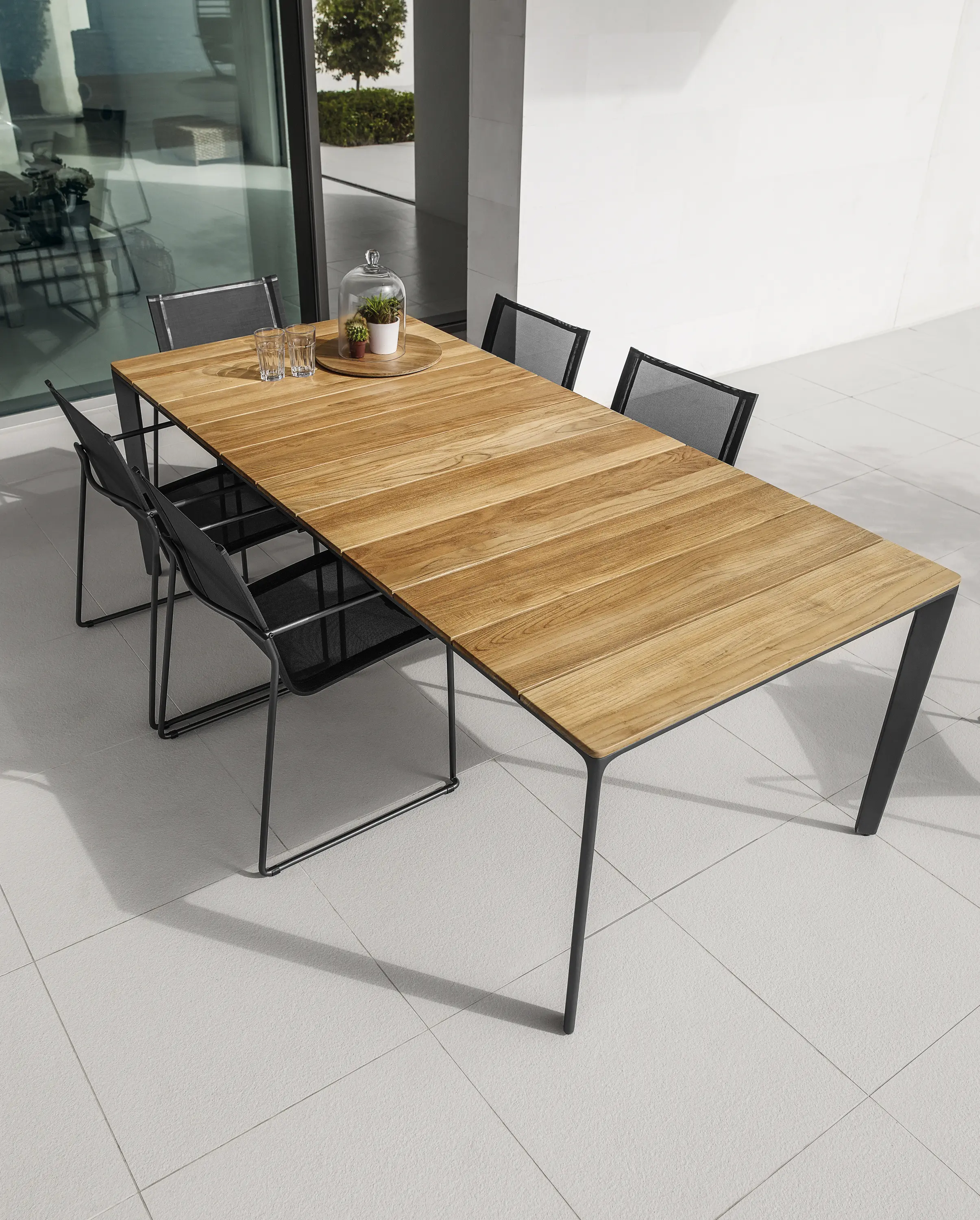Gloster Furniture GmbH - Carver Table
